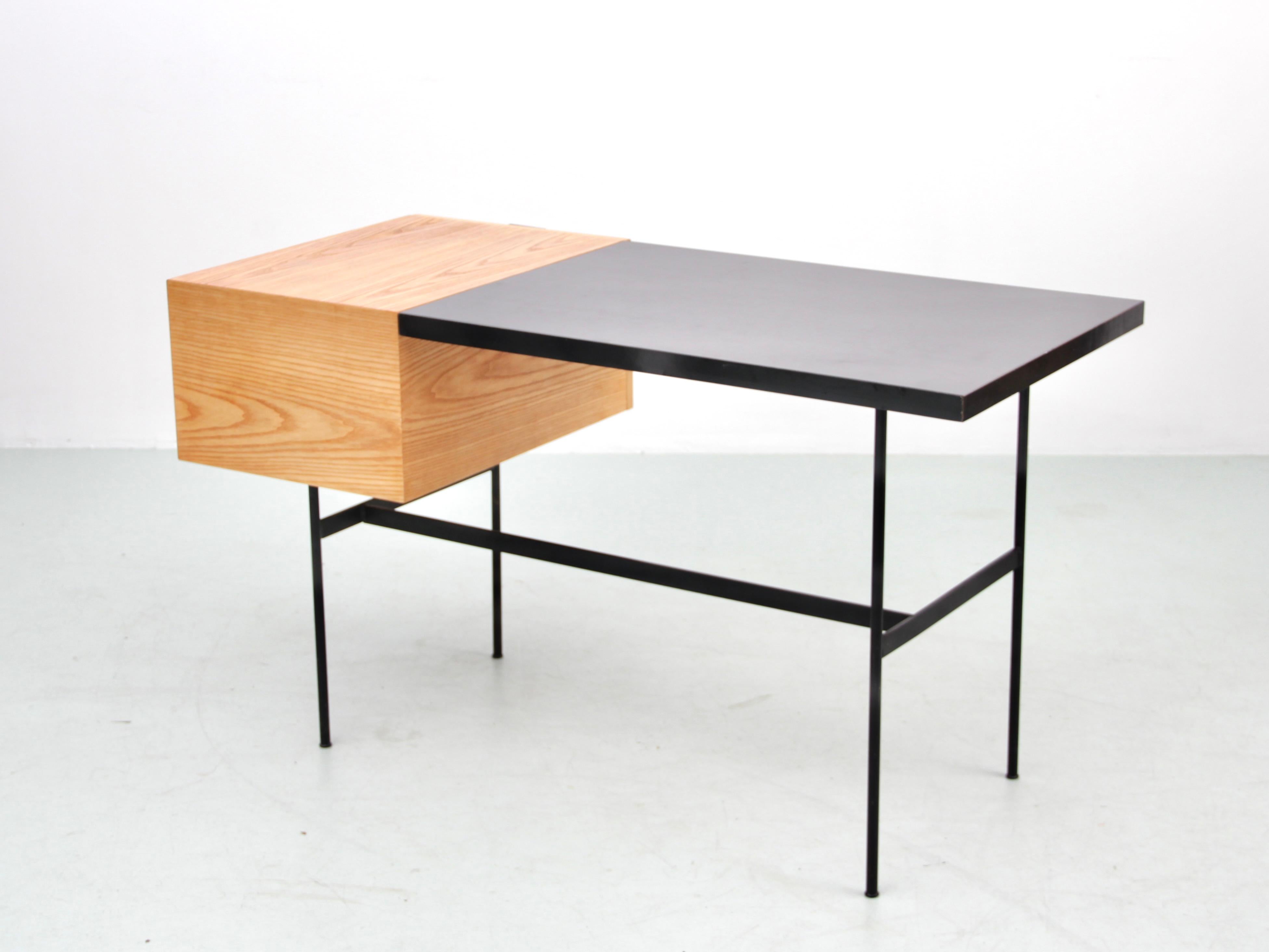Pierre Paulin Desk Model Cm141, Edition from the 60's In Good Condition For Sale In Courbevoie, FR