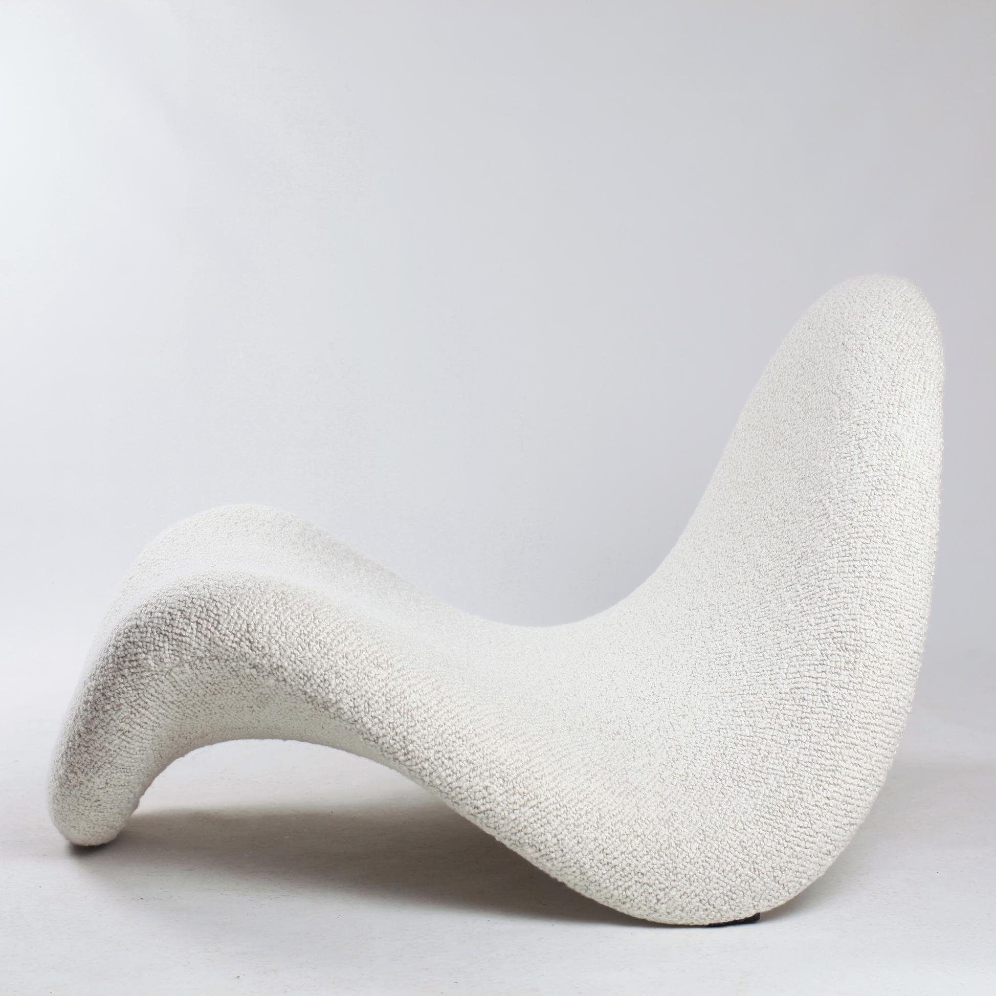 Iconic F577 tongue chair designed by Pierre Paulin for Artifort in the 1960s.
Early edition reupholstered in Pierre Frey Bouclette.