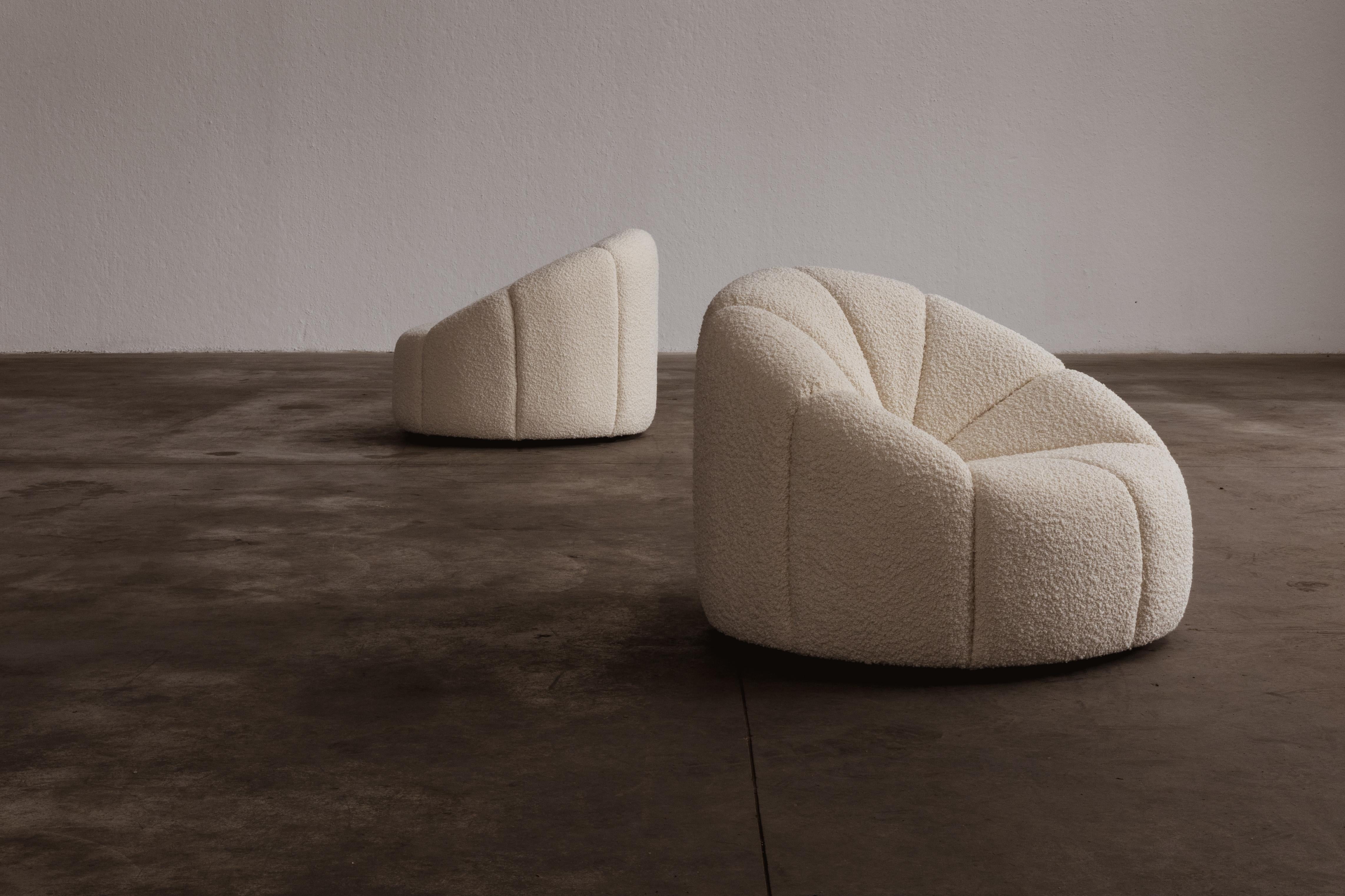 Pierre Paulin “Elysée” armchairs, wool bouclé and foam, France, designed in 1972, set of four.

Commissioned in the 1970s by French President Pompidou to fit out a series of reception rooms in the Elysée Palace, Paulin brought modernity to the