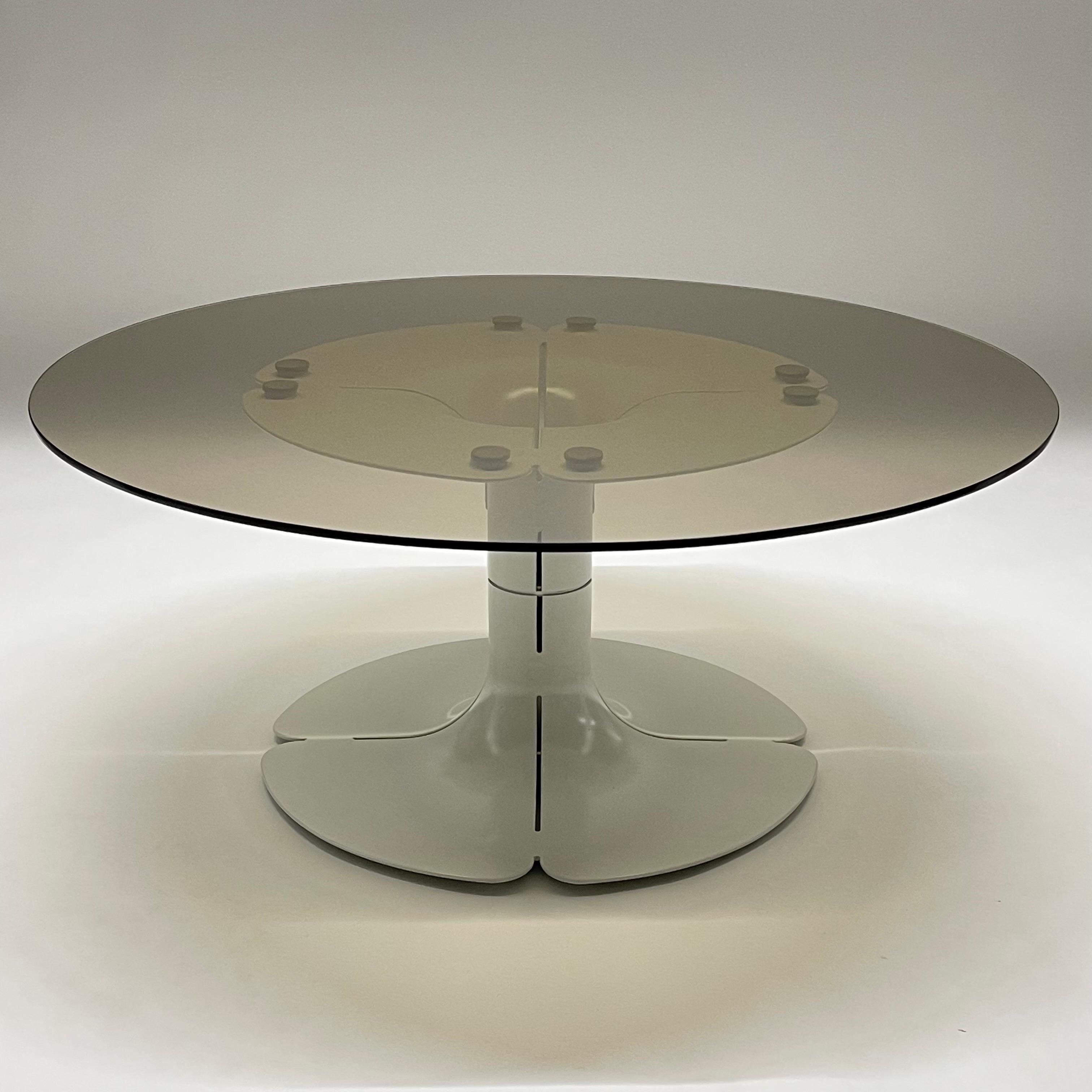 Rare and important Iconic 20th century design Élysée low table, coffee or cocktail table. This piece is an edition of the design by Pierre Paulin for the Private Living Room of President Georges Pompidou and his wife Claude at the Palais de L'Élysée