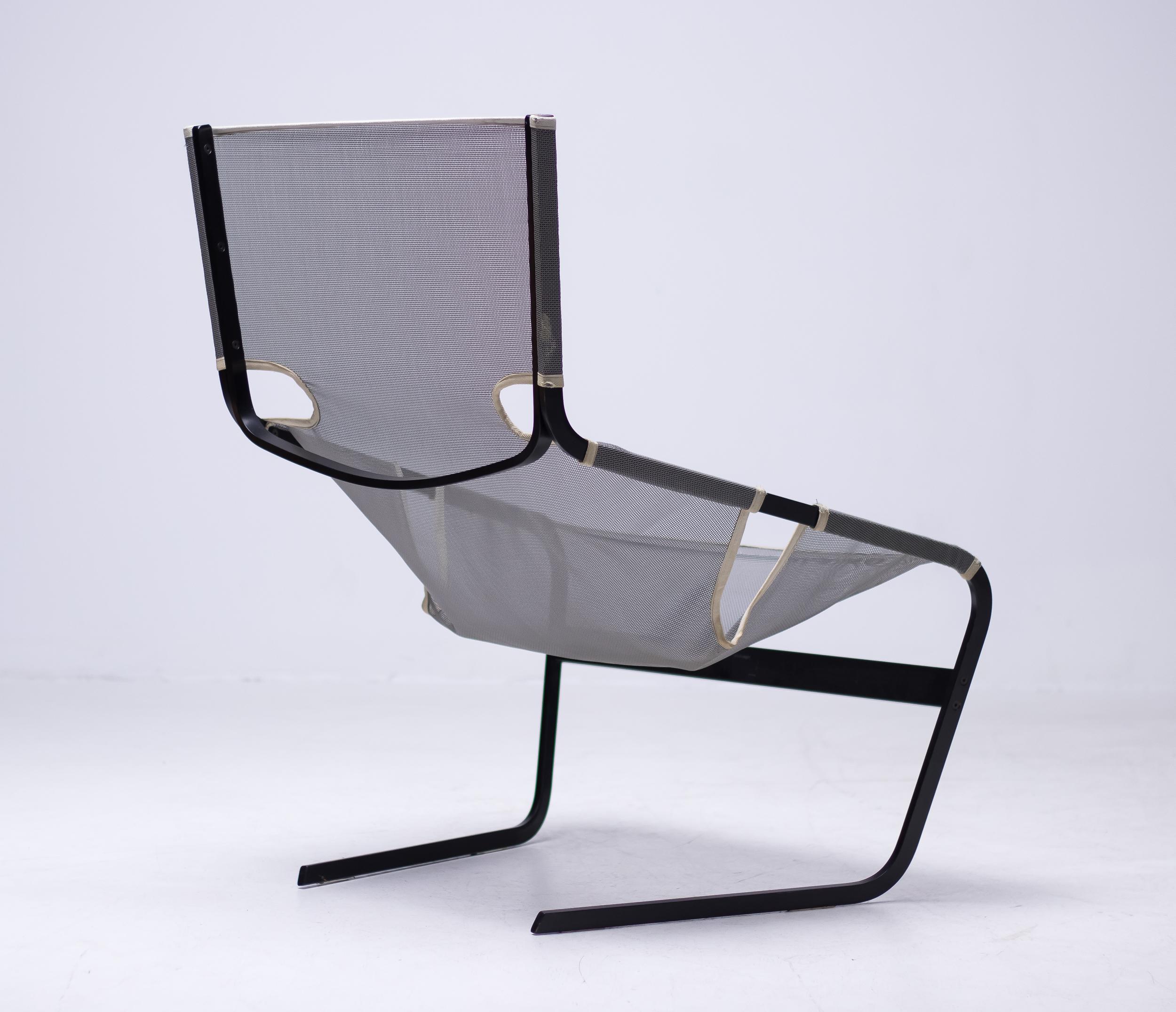 Pierre Paulin F-444 Loungesessel von Artifort (Stahl) im Angebot