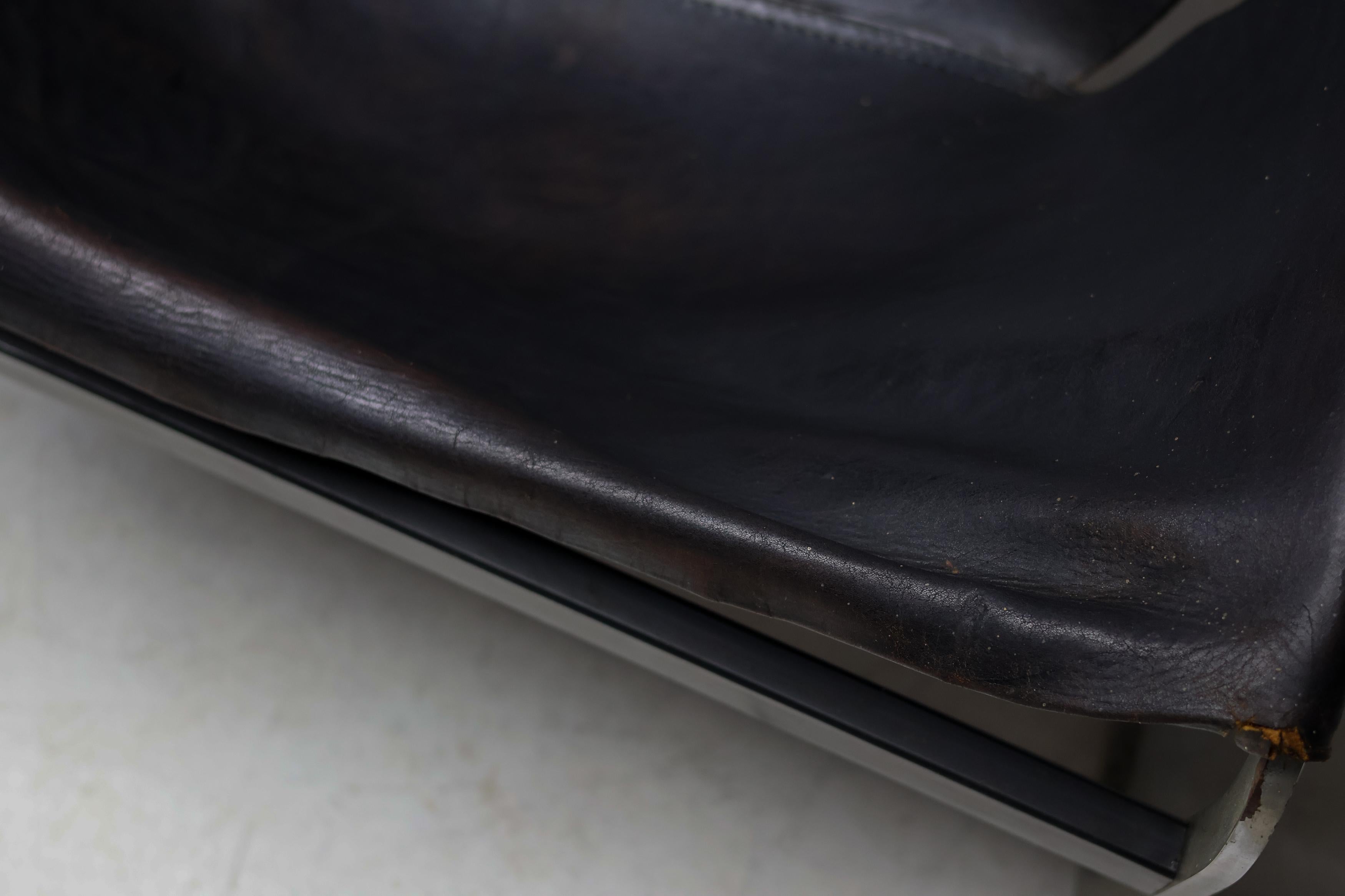 Pierre Paulin F444 Loungesessel aus schwarzem Leder - Original, Vintage By (Niederländisch) im Angebot