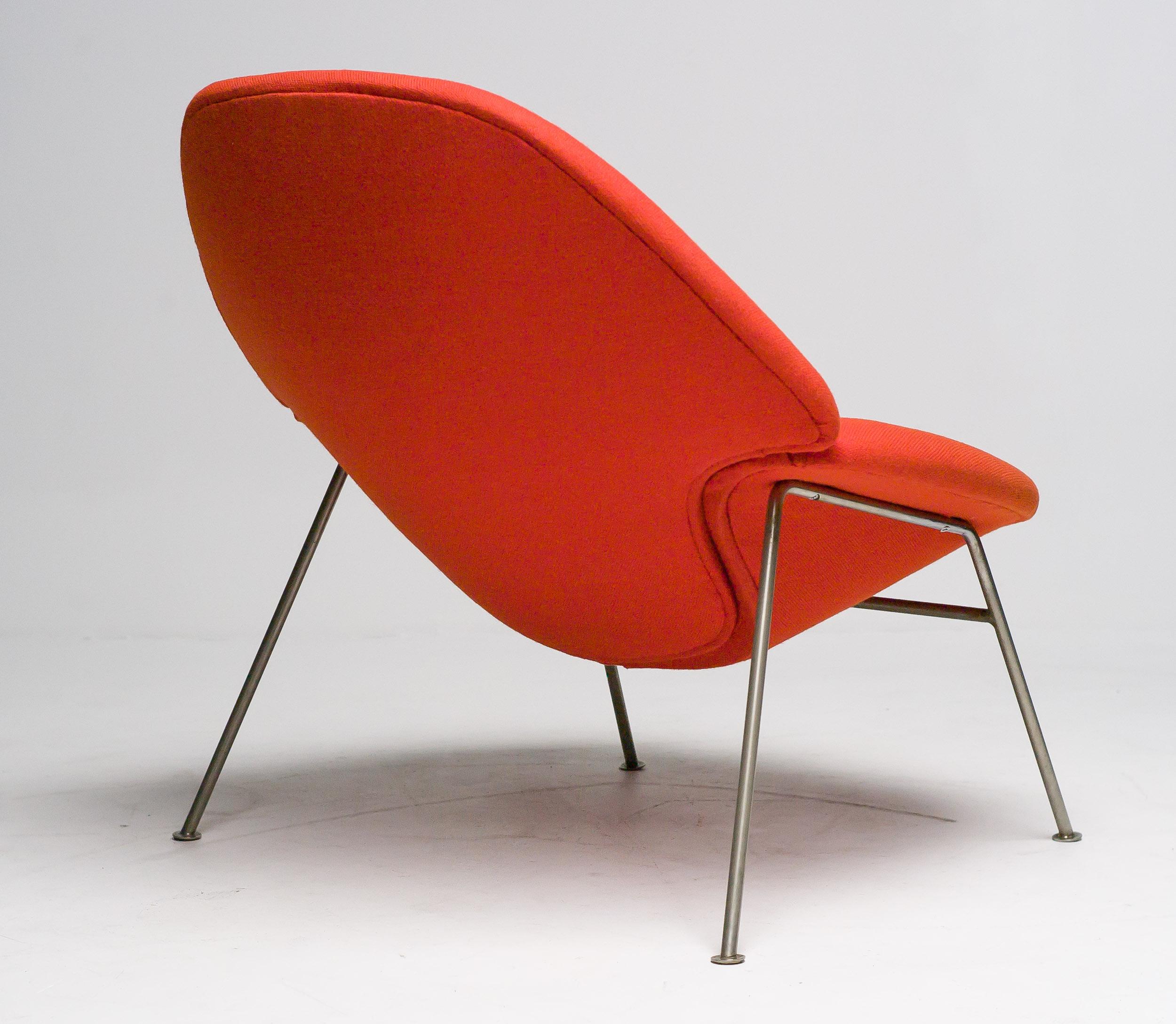 Mid-Century Modern Pierre Paulin F555 Lounge Chair