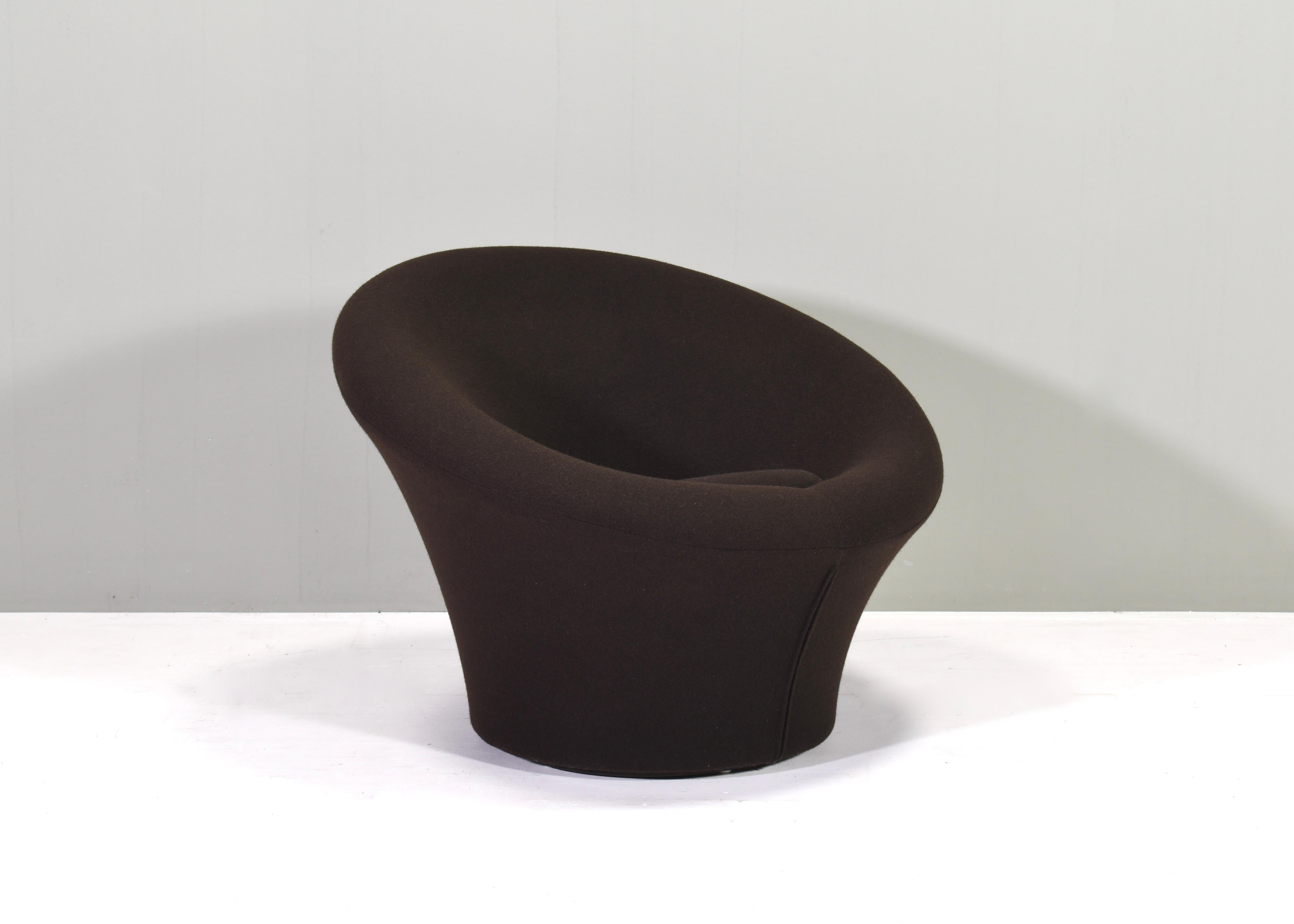Mushroom f-560 lounge chair by Pierre Paulin for Artifort, Netherlands – circa 1970.
The chair is made in a very dark brown (almost black) wool fabric by Kvadrat. The condition of the chair is original and excellent.

We also have an ottoman