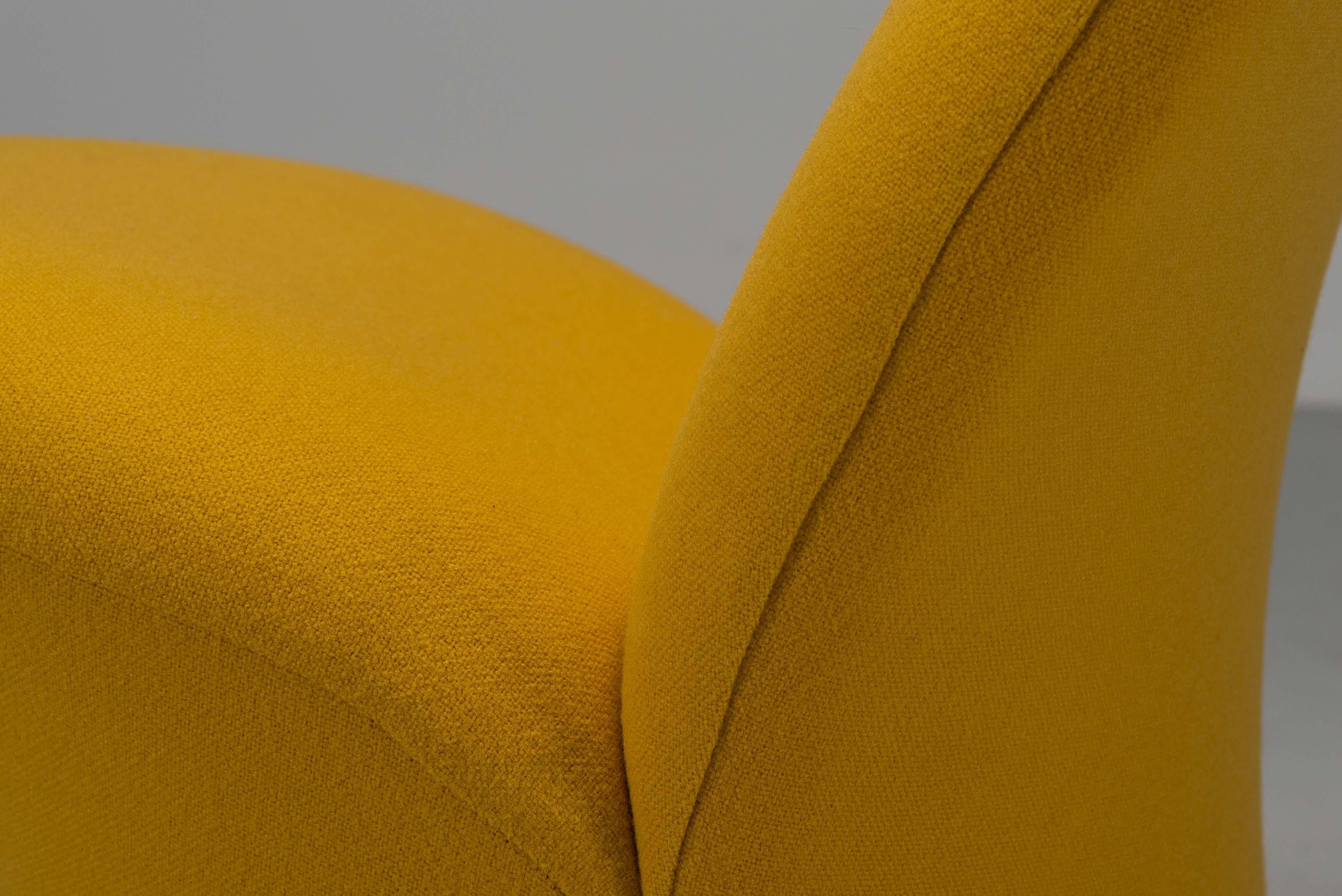 Pierre Paulin F572 lounge chair Artifort Netherlands 1967 For Sale 4