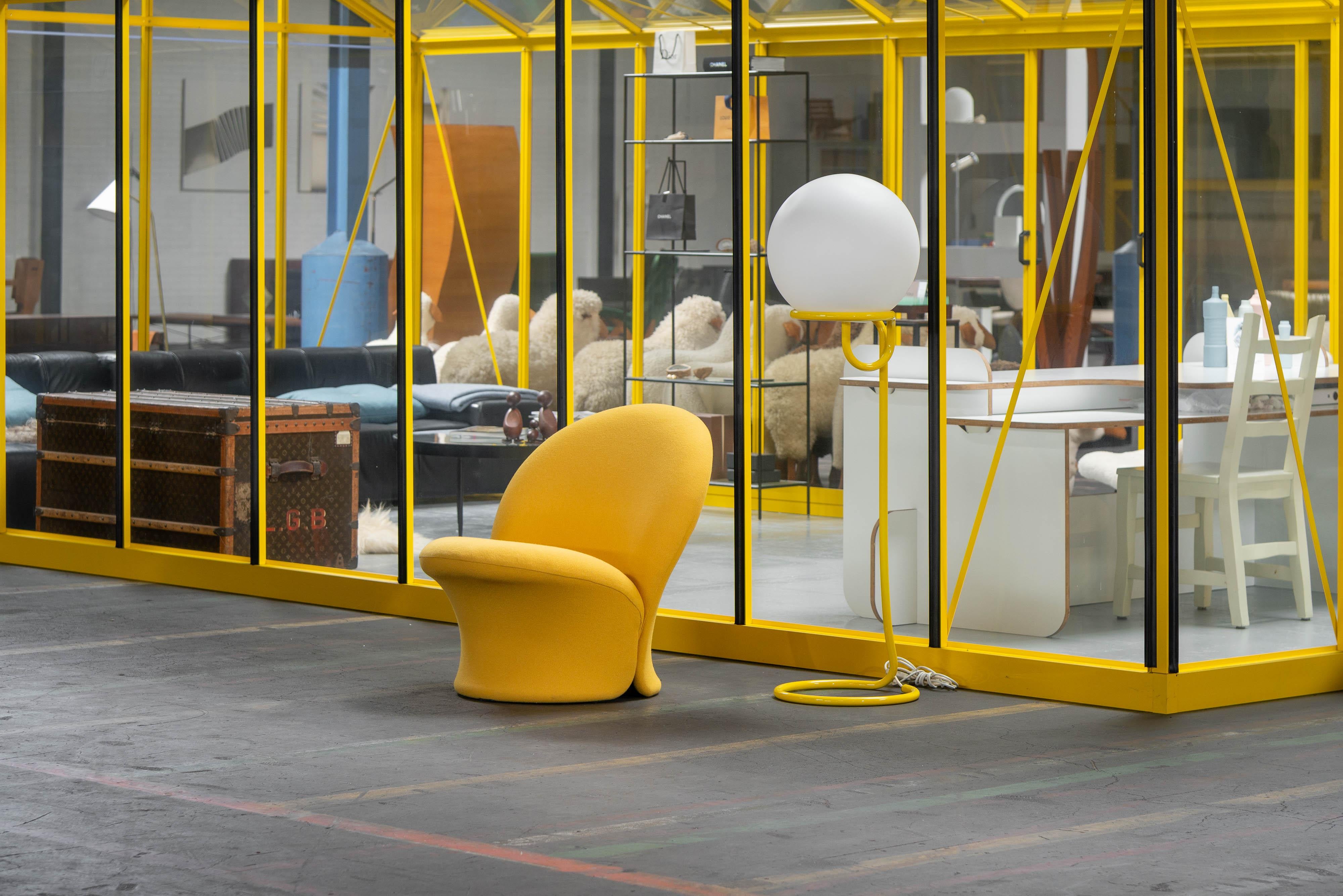 Iconic model F572 lounge chair designed by Pierre Paulin and manufactured by Artifort, The Netherlands 1967. The F572 is a rare piece, with production limited to the period of 1967 to 1968 and it's no longer being made today. It has a beautiful