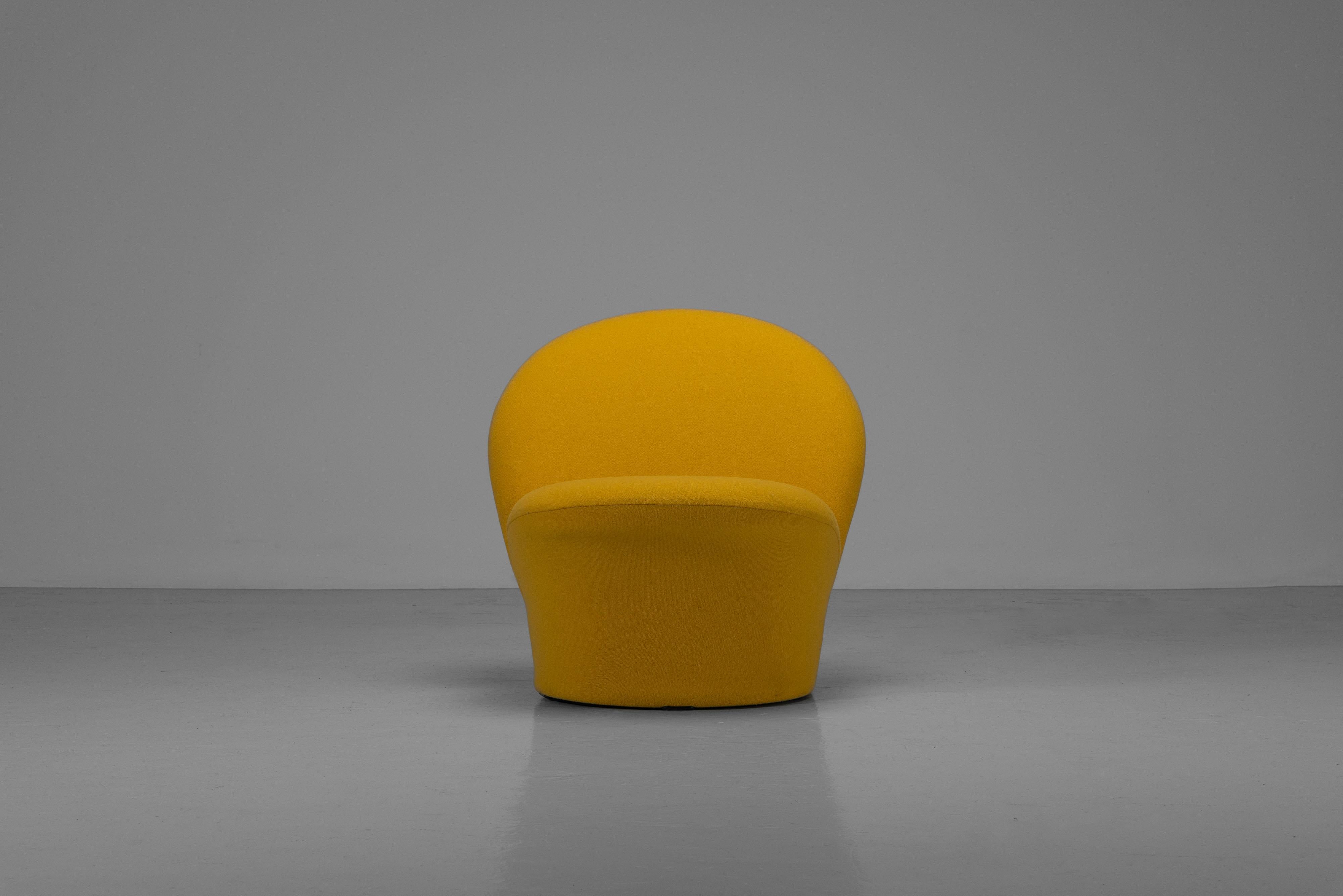 Mid-Century Modern Pierre Paulin F572 lounge chair Artifort Netherlands 1967 For Sale