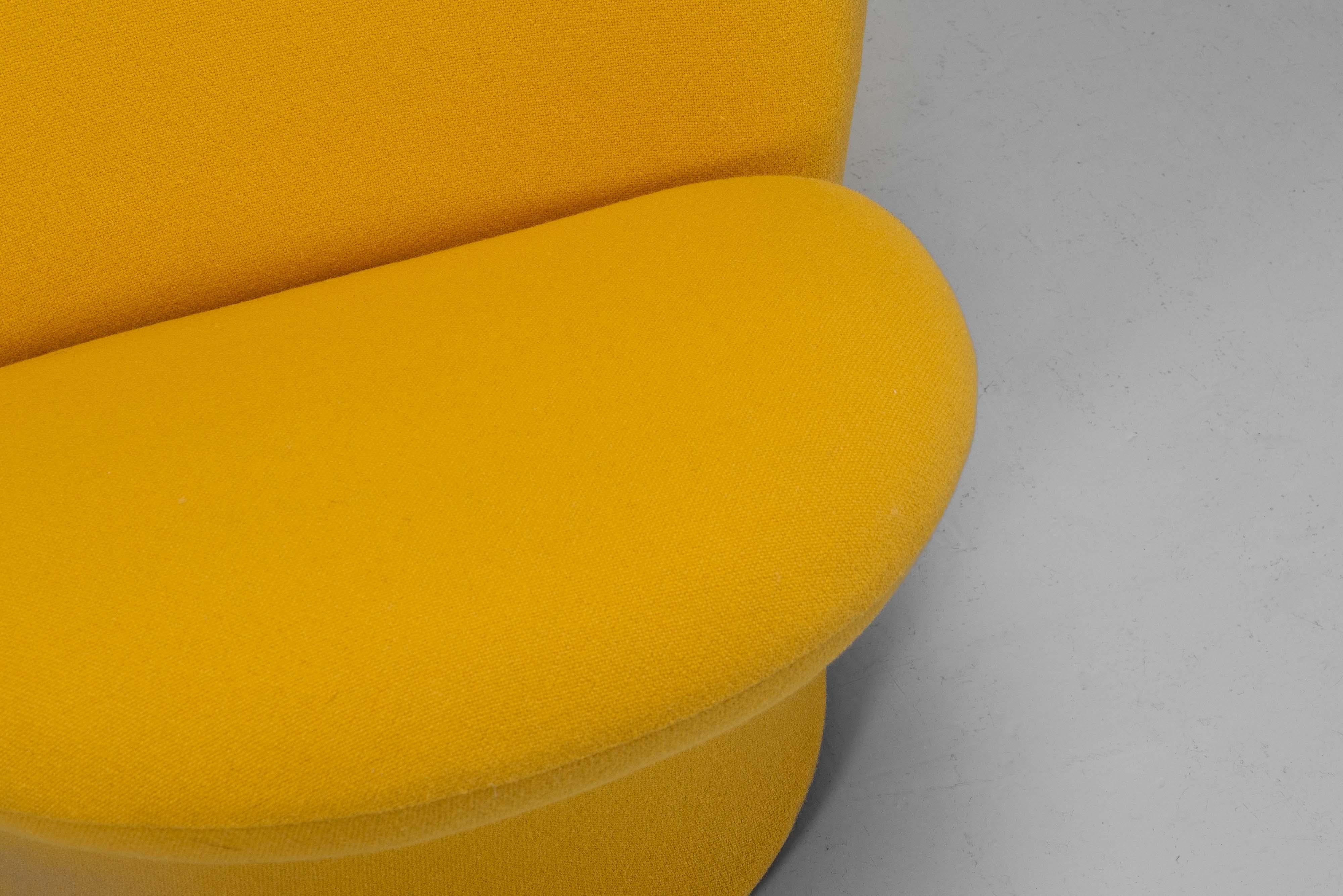 Pierre Paulin F572 lounge chair Artifort Netherlands 1967 For Sale 1