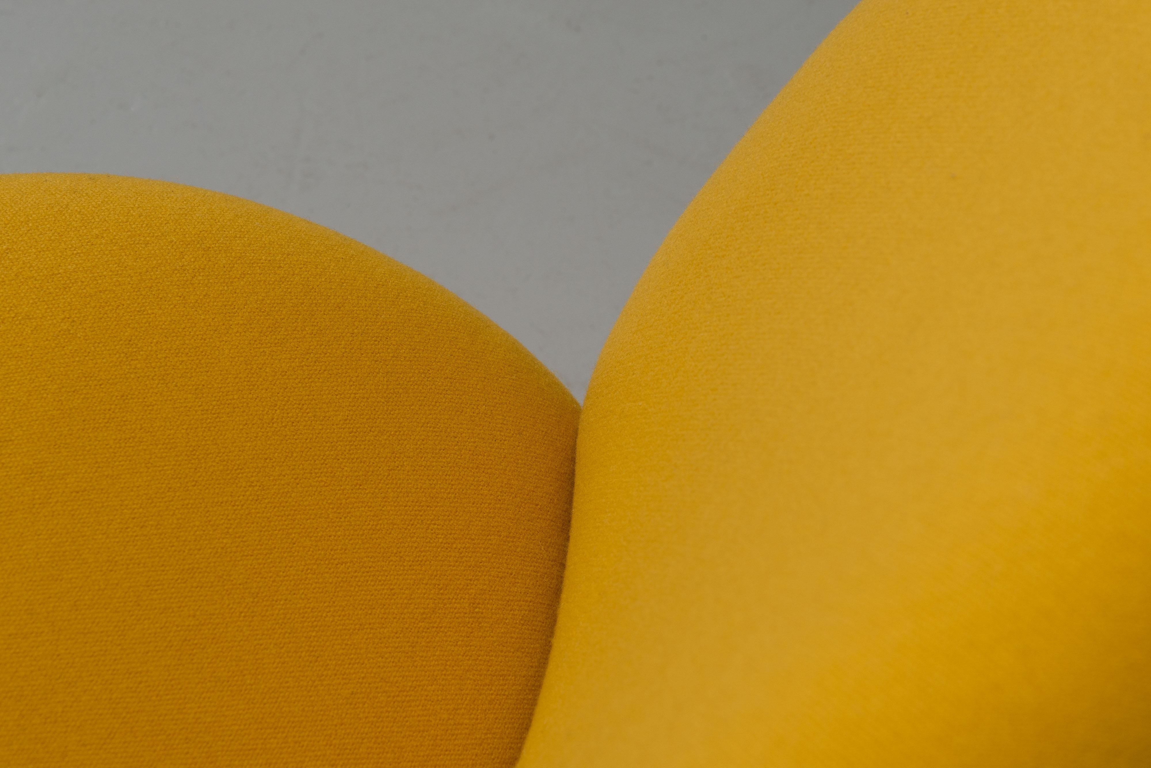 Pierre Paulin F572 lounge chair Artifort Netherlands 1967 For Sale 2