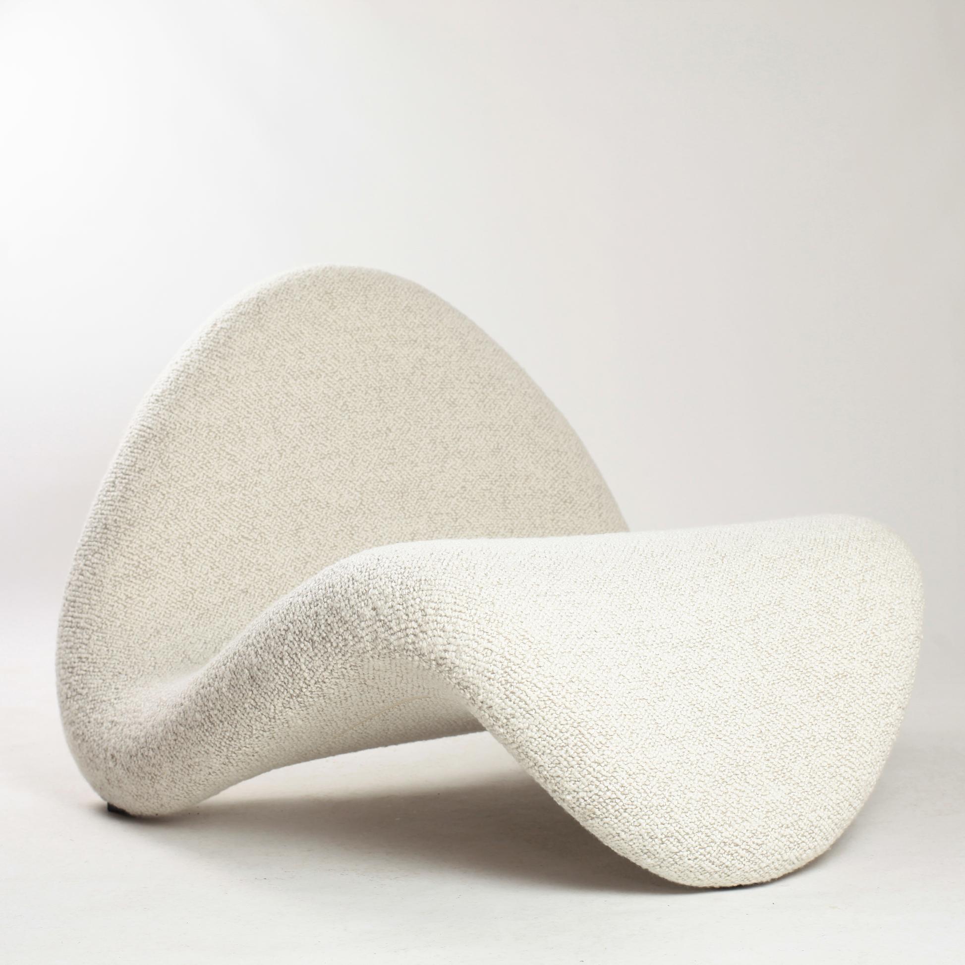 Iconic F577 tongue chair designed by Pierre Paulin for Artifort in the 1960s.
Reupholstered in Pierre Frey Bouclette.