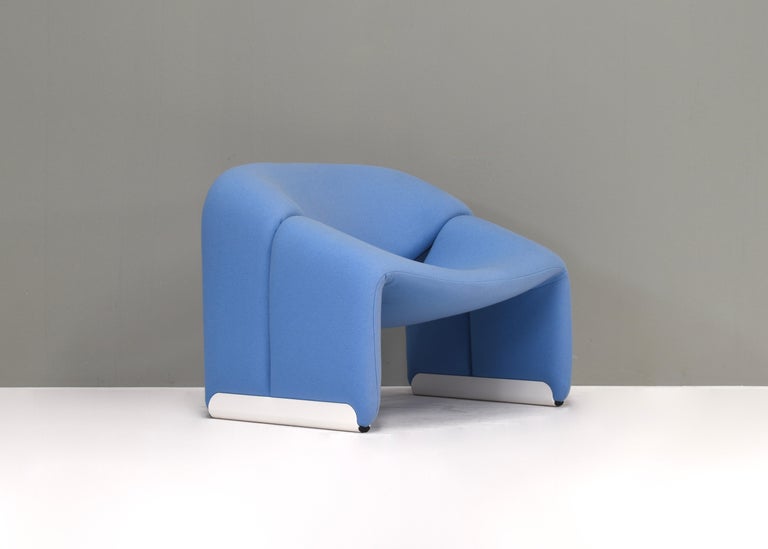 Groovy’ F598 lounge chair by Pierre Paulin for Artifort in original felt wool fabric – Netherlands, 1972. The fabric is in good original condition with some minor signs of age and use. The feet have been professionally refinished in white