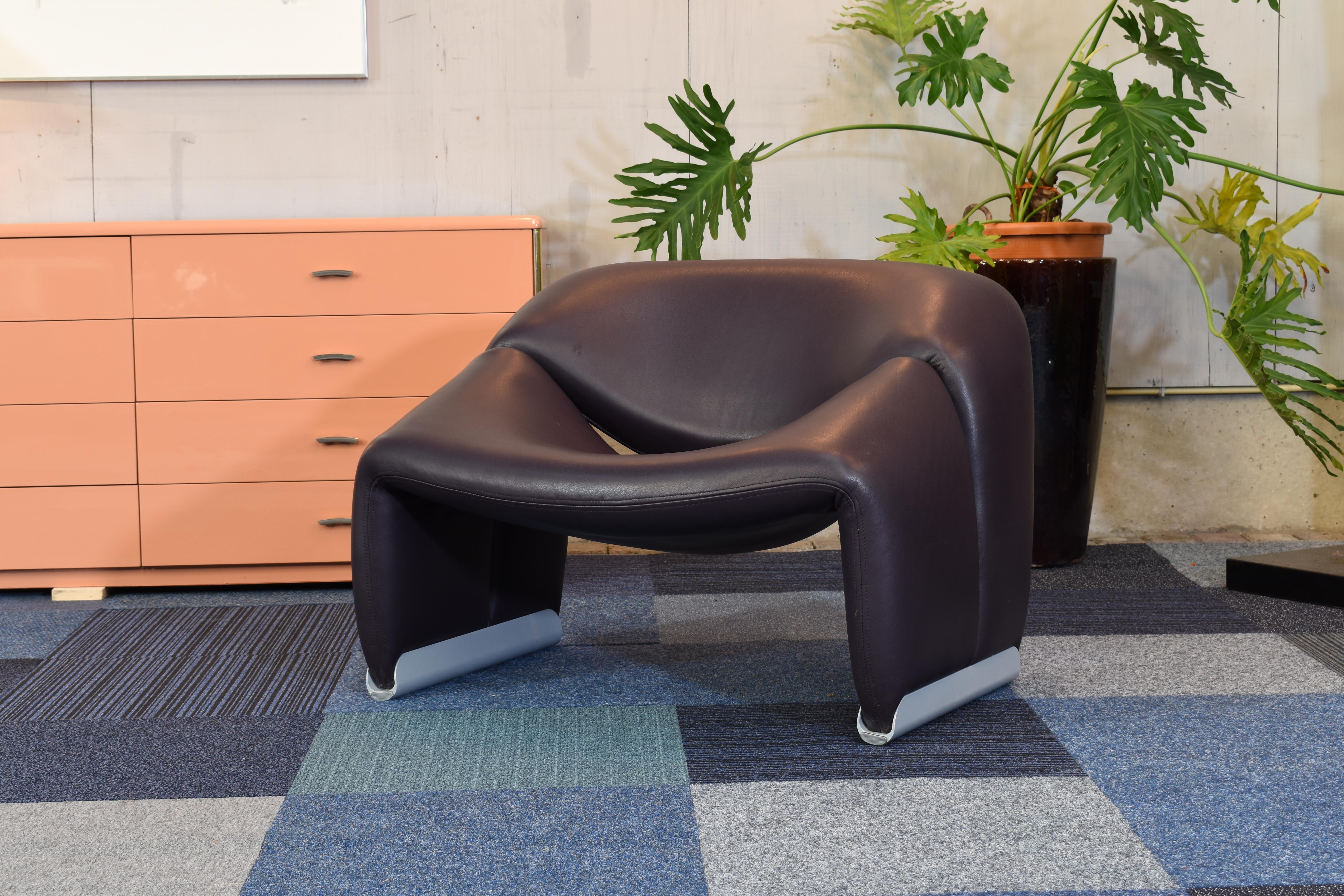 F598 ‘Groovy’ 'M' lounge chair by Pierre Paulin for Artifort in purple leather.
The price is per chair.
We have more chairs available.

Designer: Pierre Paulin (France)
Manufacturer: Artifort (Netherlands)
Country: Netherlands
Model: F598
