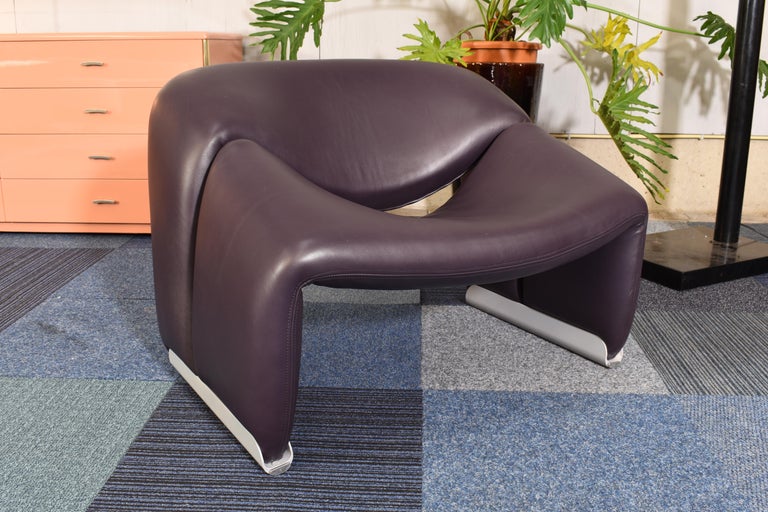 Pierre Paulin F598 Groovy Armchair for Artifort in Deep Purple Leather, 1972 In Good Condition For Sale In Pijnacker, Zuid-Holland