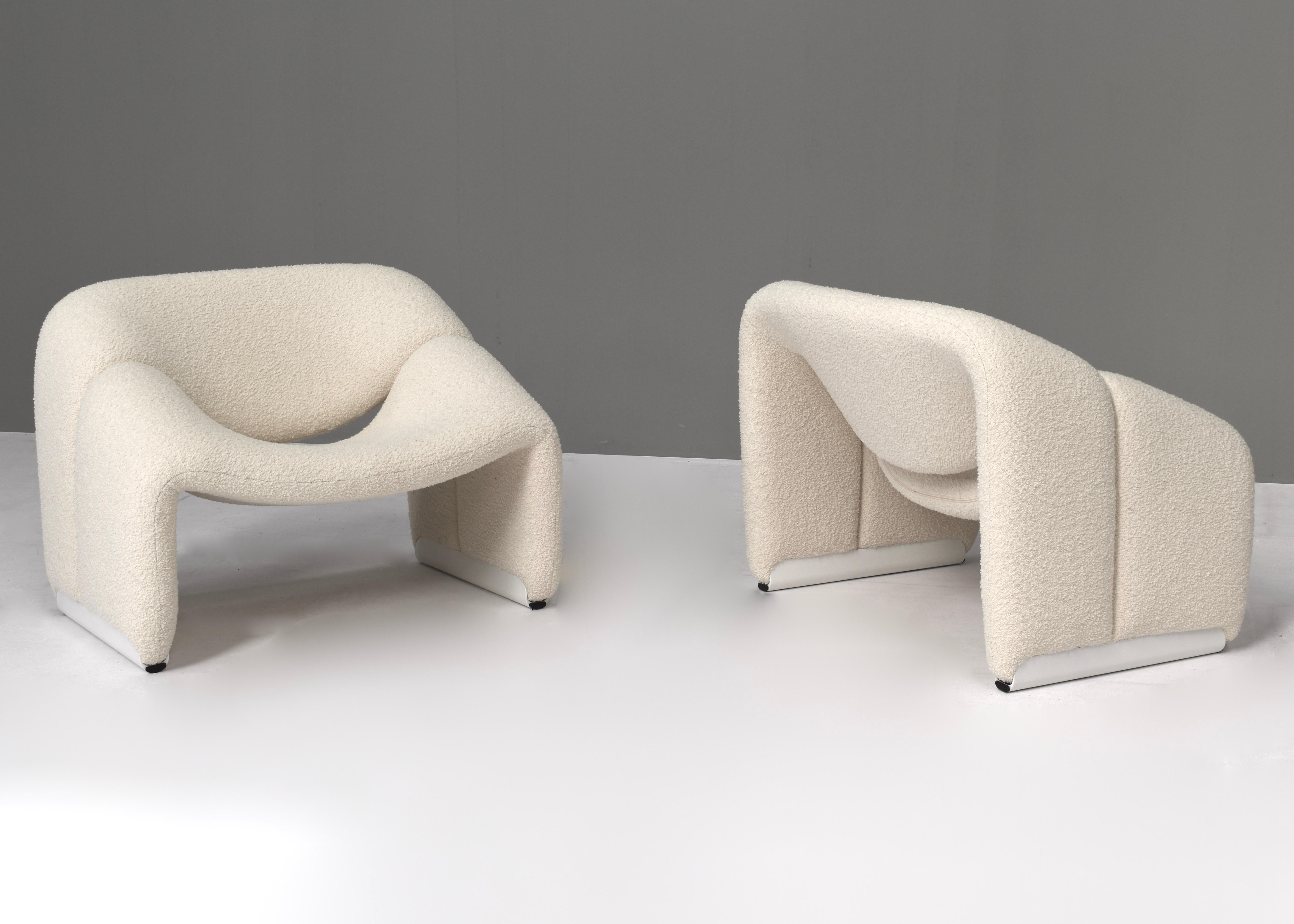 F598 ‘Groovy’ 'M' lounge chair by Pierre Paulin for Artifort in new bouclé wool/cotton fabric from Paris, France.
Price is per chair
We have more chairs available.
The chair has been new upholstered in a beautiful off-white bouclé wool/cotton