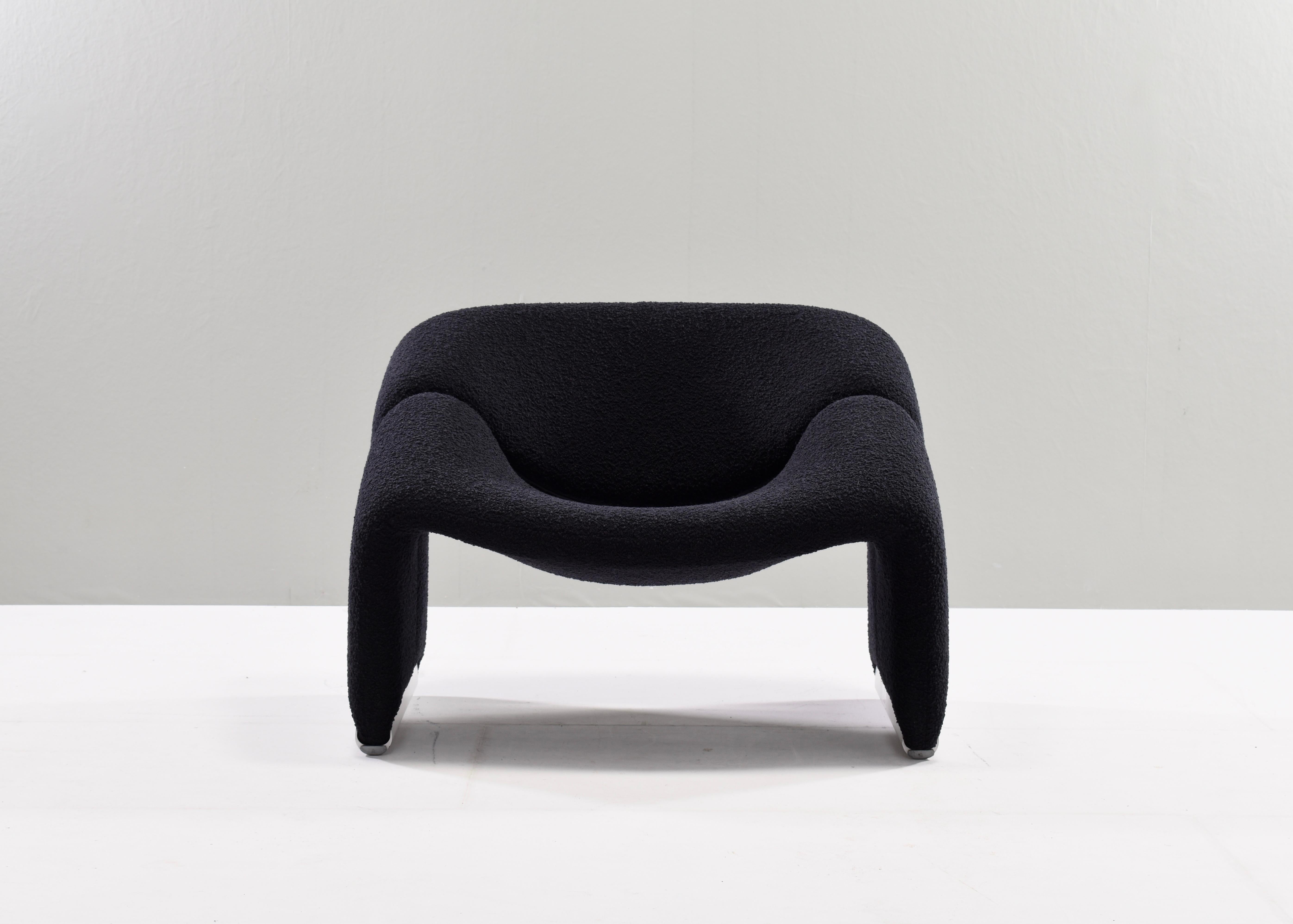 F598 ‘Groovy’ 'M' lounge chair by Pierre Paulin for Artifort in new bouclé wool/cotton fabric from Paris, France.
The price is per chair.
We have more chairs available.
The chair has been re-upholstered in a beautiful black bouclé wool/cotton