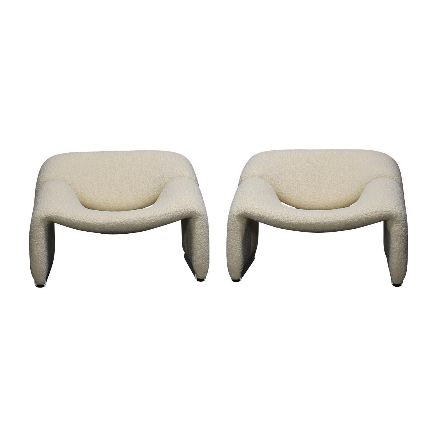 Pair of f598 ‘Groovy’ 'M' lounge chairs by Pierre Paulin for Artifort with rare white feet, Netherlands, 1972.
Price is per chair.

The chairs have been reupholstered in a beautiful off-white bouclé wool fabric from Paris. White lacquered