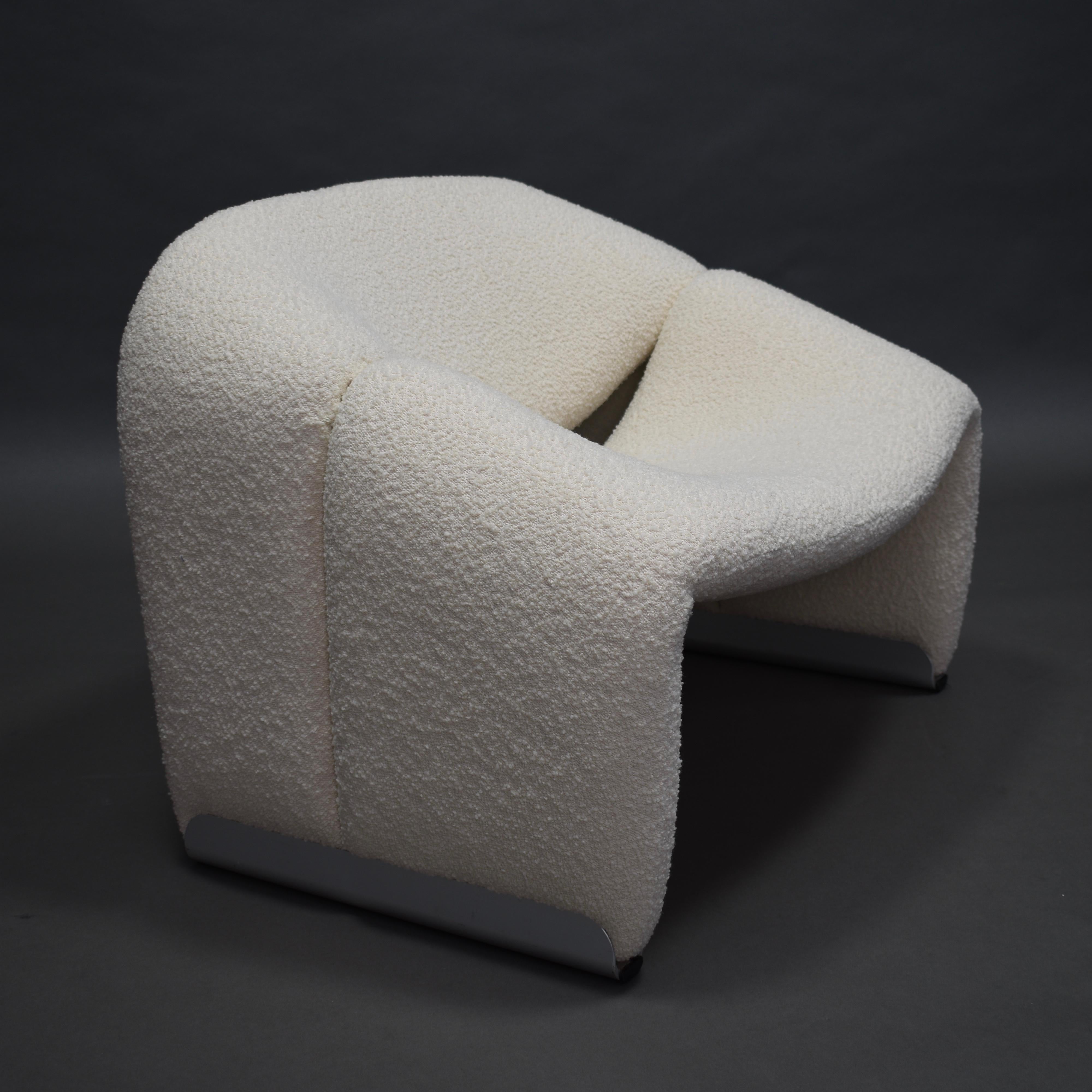 ‘Groovy’ F598 lounge chair by Pierre Paulin for Artifort, Netherlands, 1972.

The chair has been reupholstered in a beautiful off-white bouclé wool fabric by Bisson Bruneel (model Bergamo). The cold foam interior has also been changed.

2 chairs