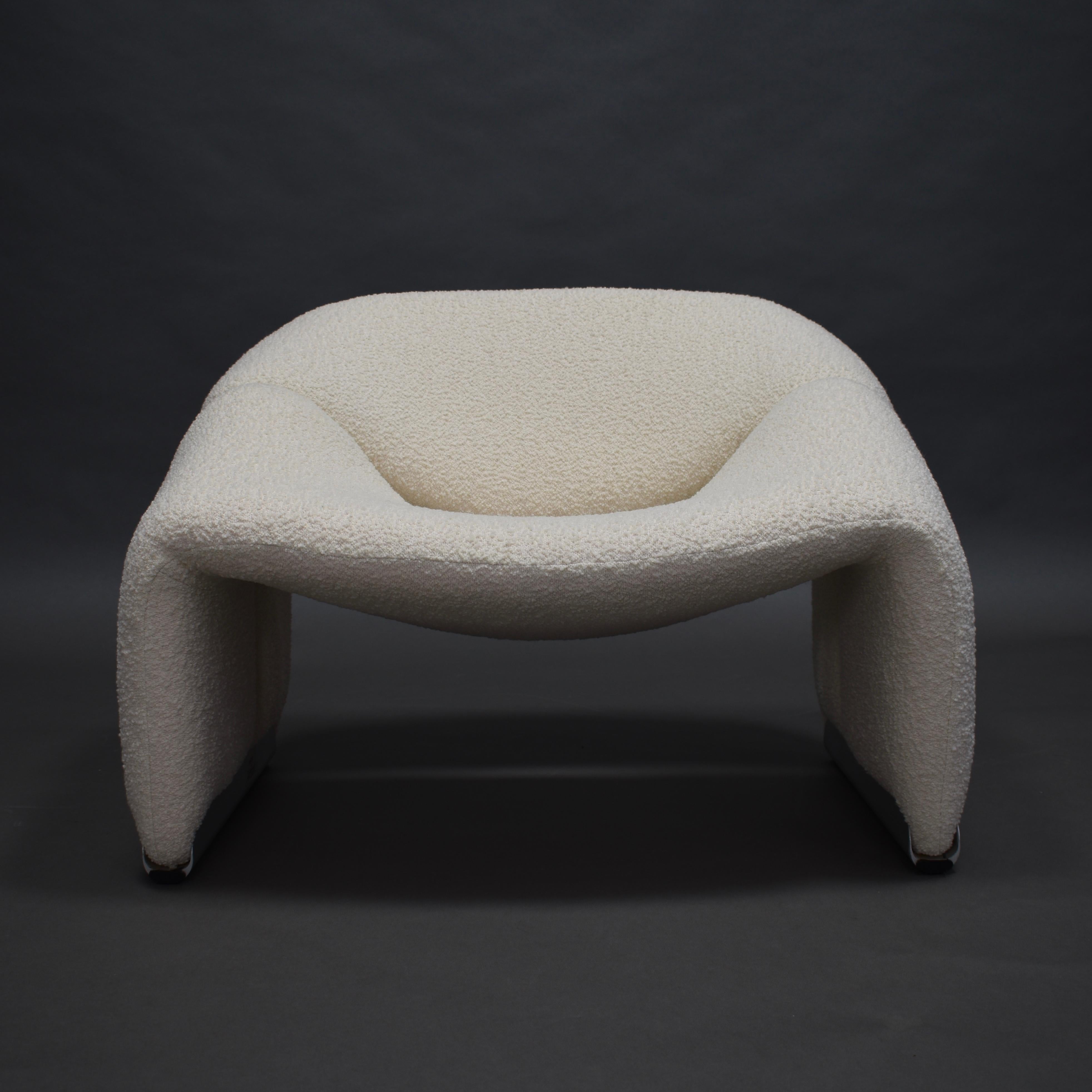 ‘Groovy’ F598 lounge chairs by Pierre Paulin for Artifort, Netherlands, 1972.

The chair has been reupholstered in a beautiful off-white bouclé wool fabric by Bisson Bruneel, (France). The cold foam interior has also been changed.

2 chairs