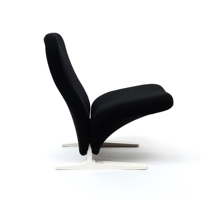 The F780 or Concorde is an iconic easy chair designed by Frenchman Pierre Paulin for Dutch furniture manufacturer Artifort. The chair has its original Kvadrat upholstery and is in a good condition.