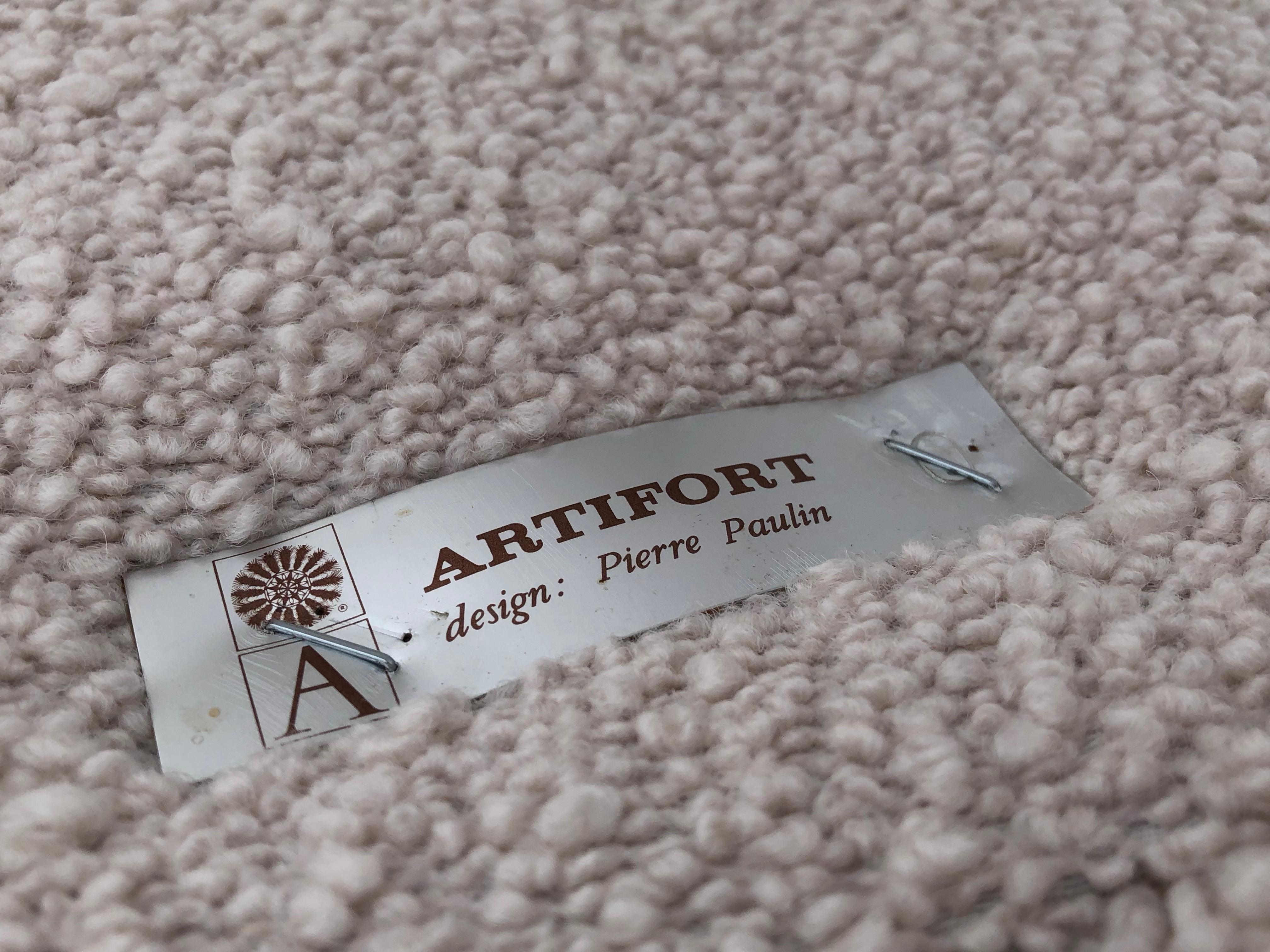 Rare first edition swivelling Globe chair by Pierre Paulin for Artifort 1960

Fully restored with new Latex foam and Zumirez bouclé Wool fabric

Full detailed condition report available upon request

  