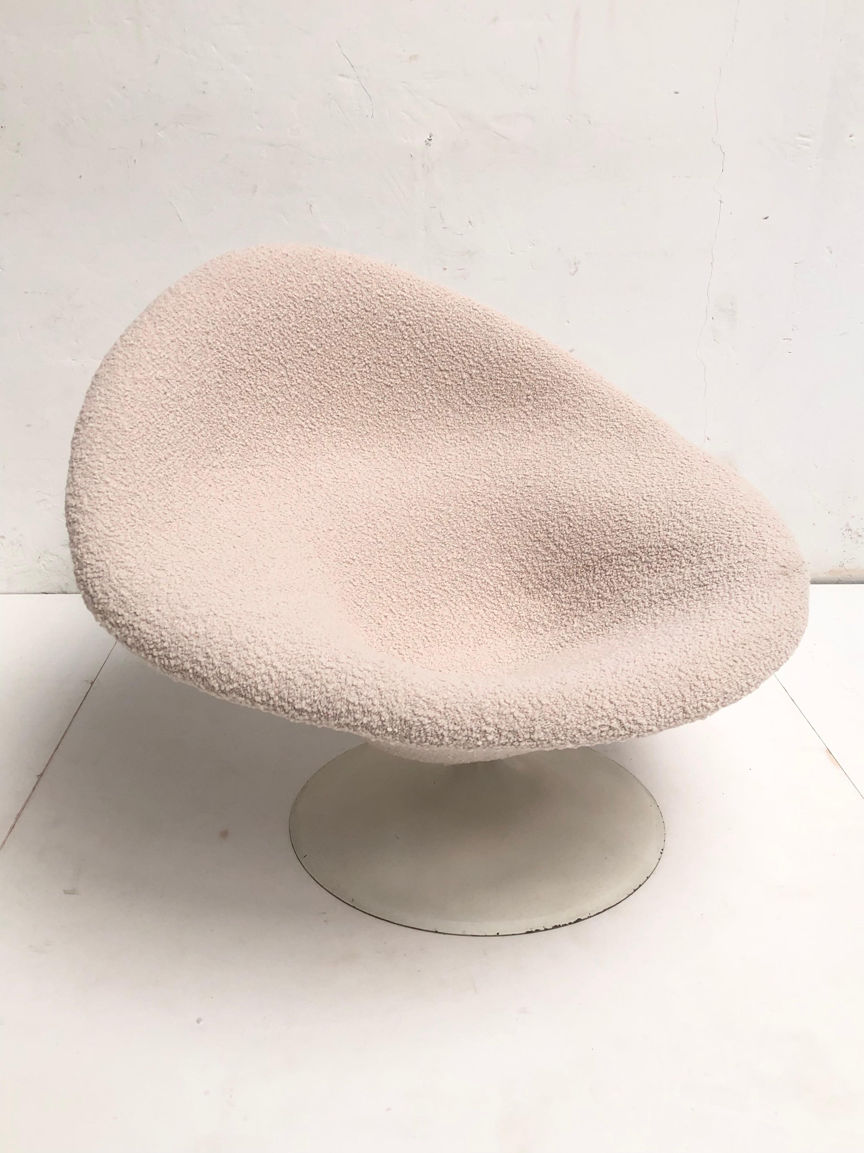 Pierre Paulin First Edition Globe Chair F584 Artifort 1960 with New Wool Boucle In Good Condition In bergen op zoom, NL