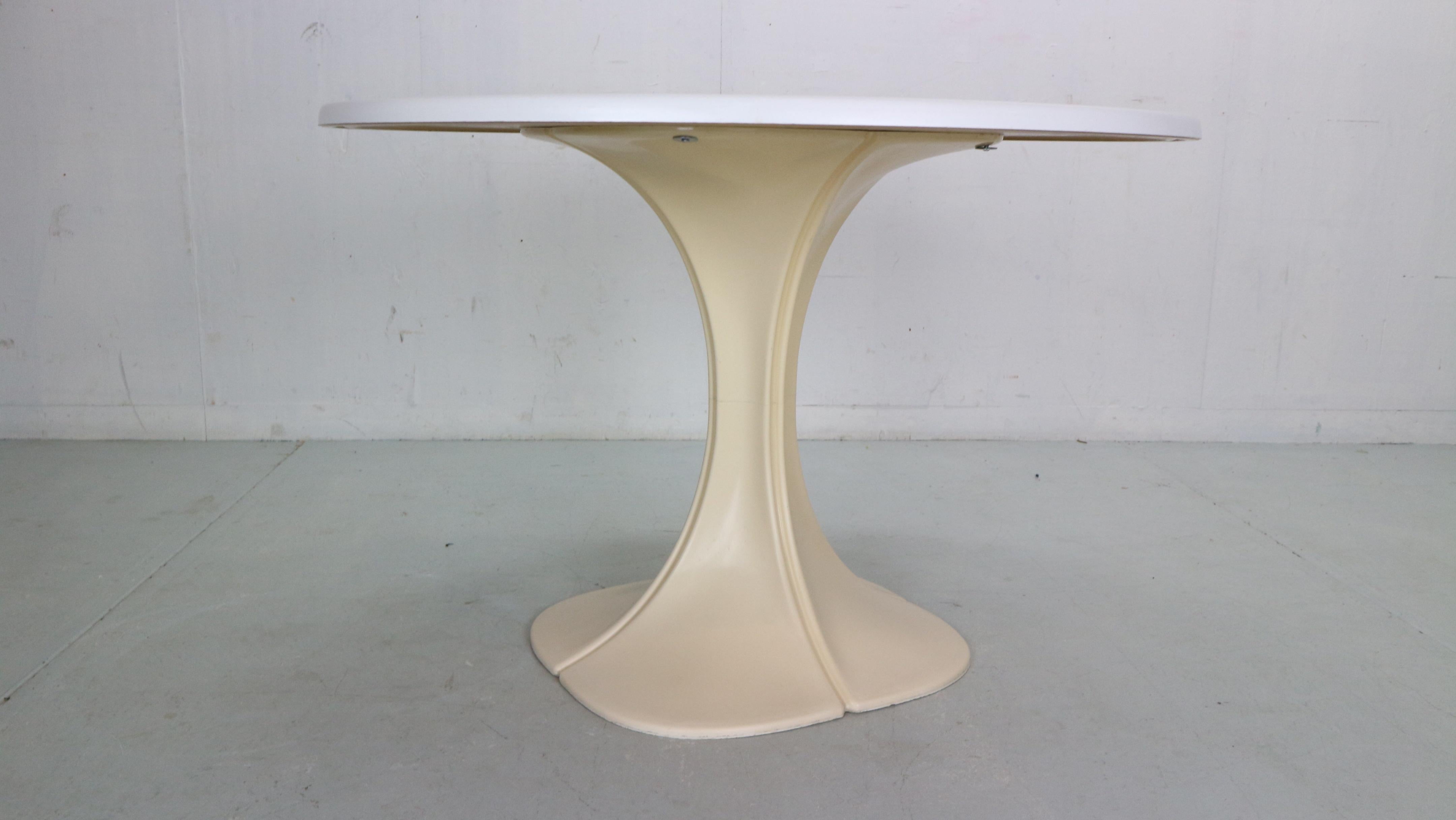 Pierre Paulin Flower Shape 8810 Round Dinning Table for Boro Belgium, 1975 2