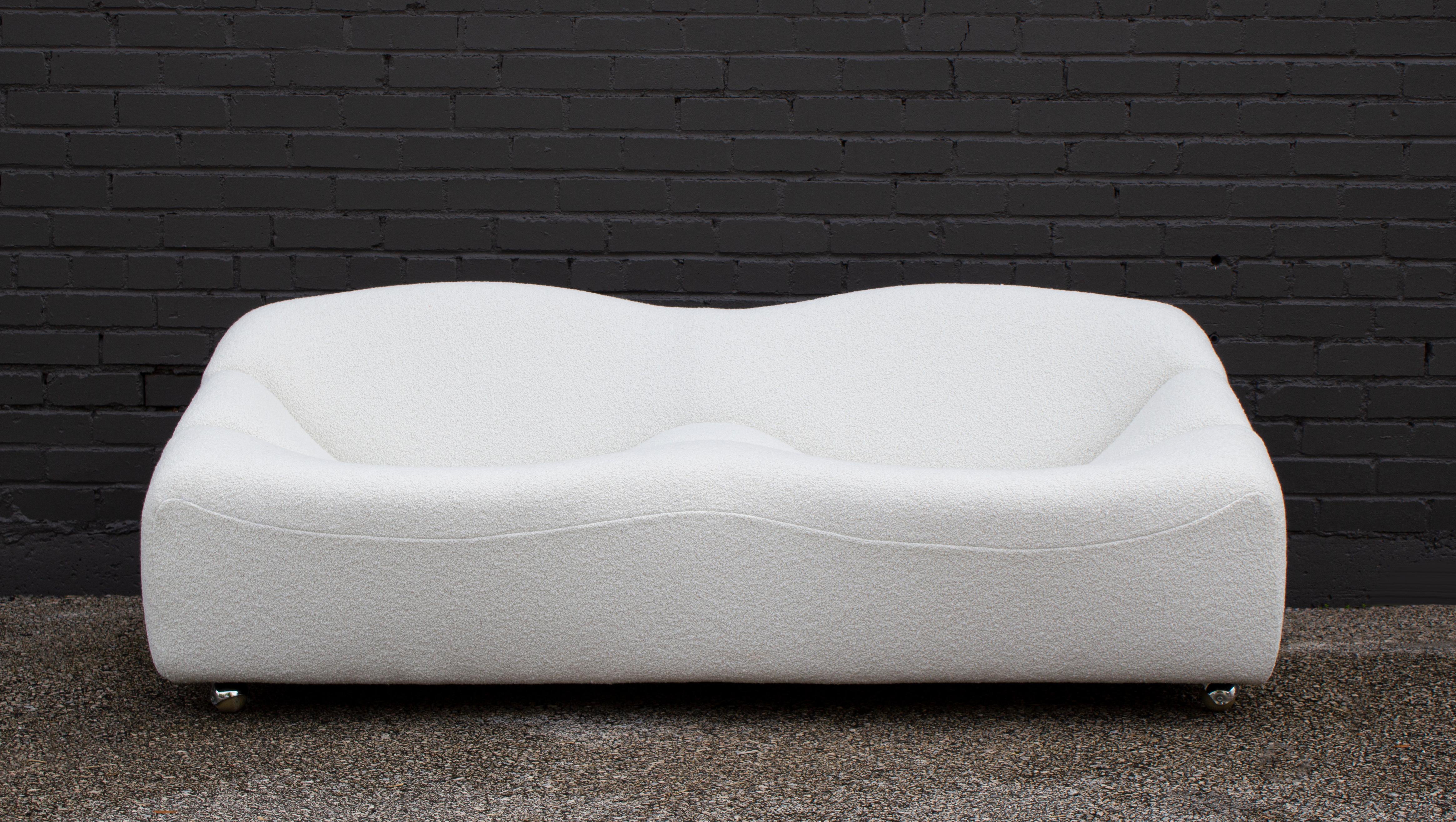 Pierre Paulin for Artifort 'ABCD' Settee in White Italian Boucle In Excellent Condition In Dallas, TX