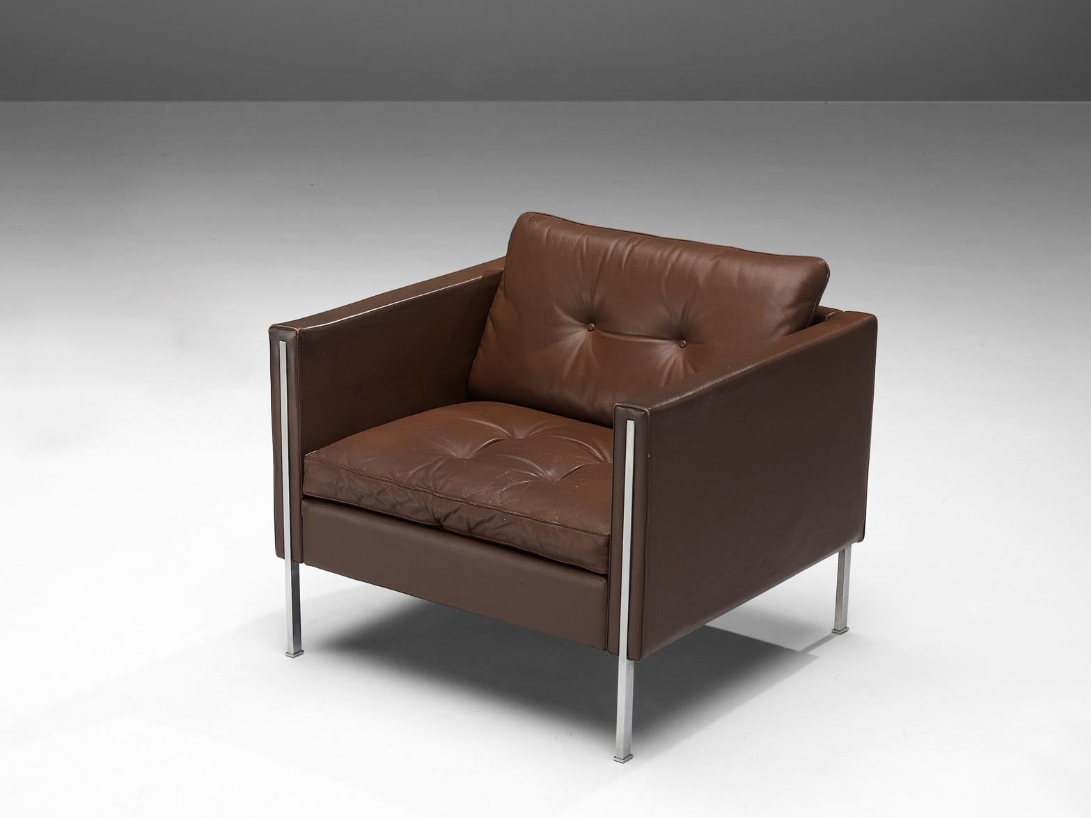 Pierre Paulin for Artifort, lounge chairs model '442', steel, leather, the Netherlands, 1960s

These comfortable armchairs show elegant steel details. The combination of steel and leather gives these lounge chairs a modern and sophisticated look.