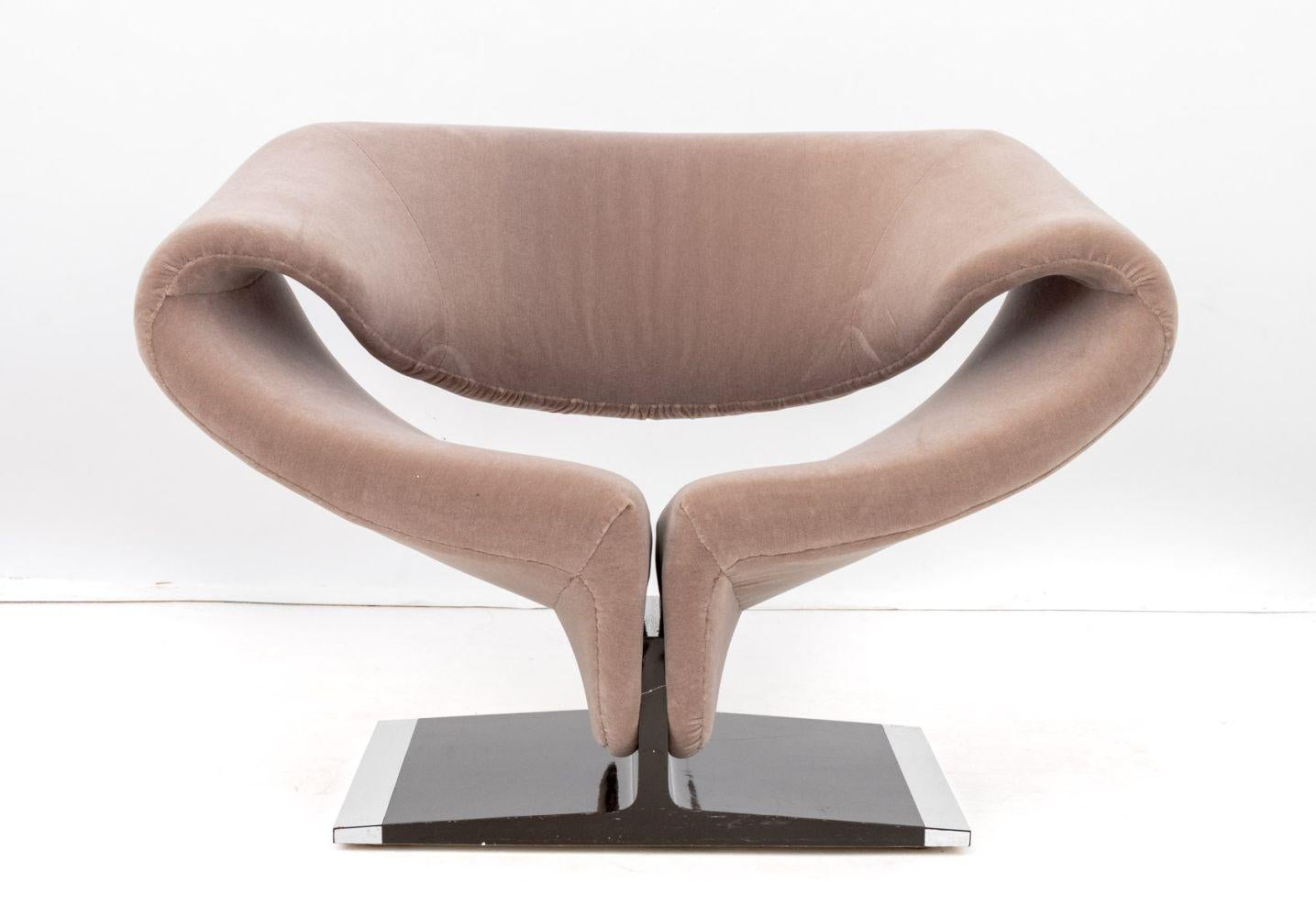 Mid-Century Modern Pierre Paulin for Artifort Beige Ribbon Chair For Sale