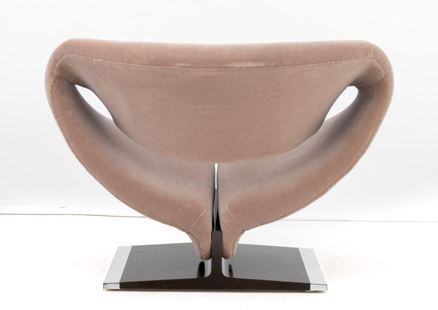 Pierre Paulin for Artifort Beige Ribbon Chair For Sale 1