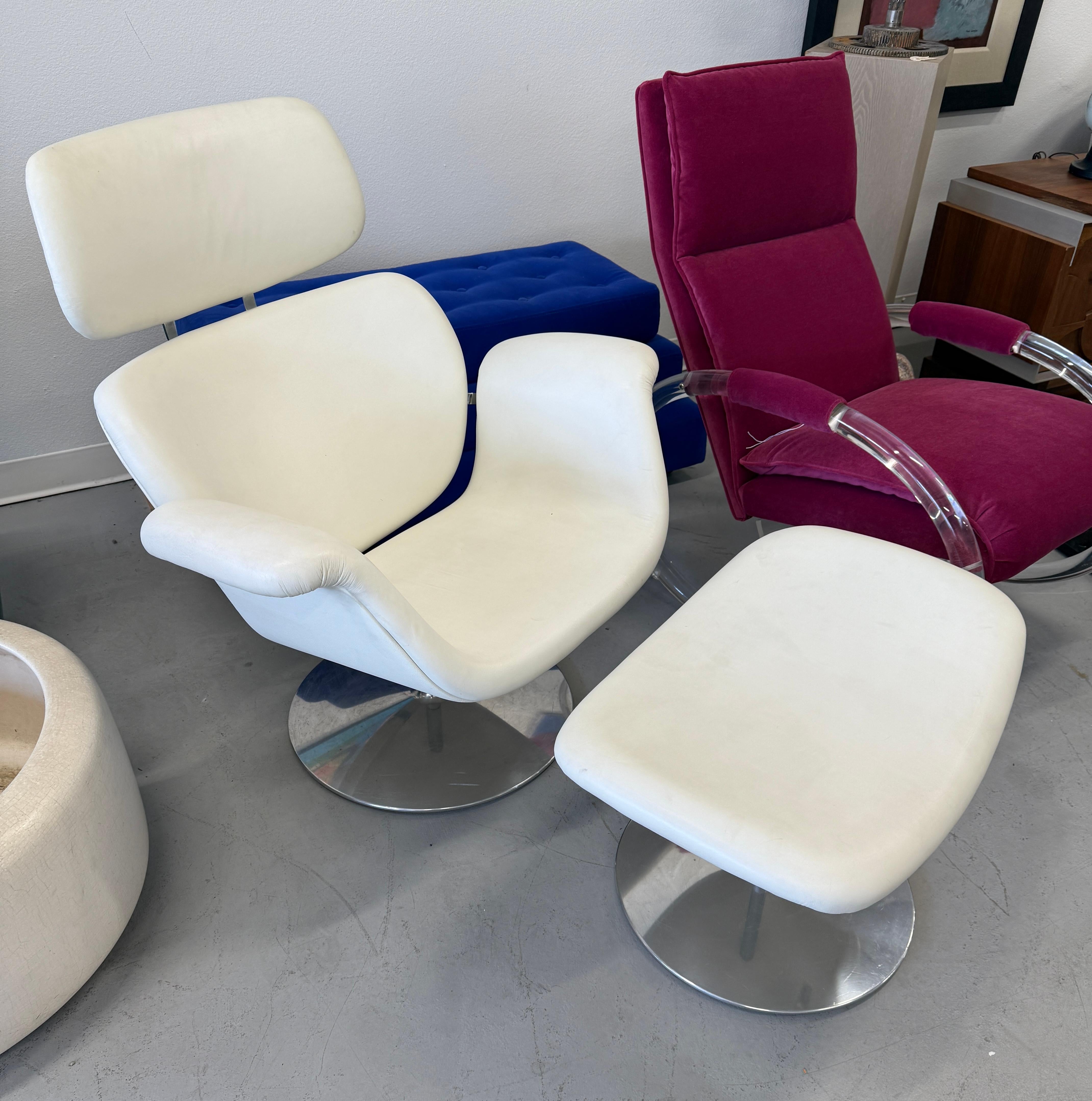 Pierre Paulin for Artifort Big Tulip Chair in White Leather For Sale 4
