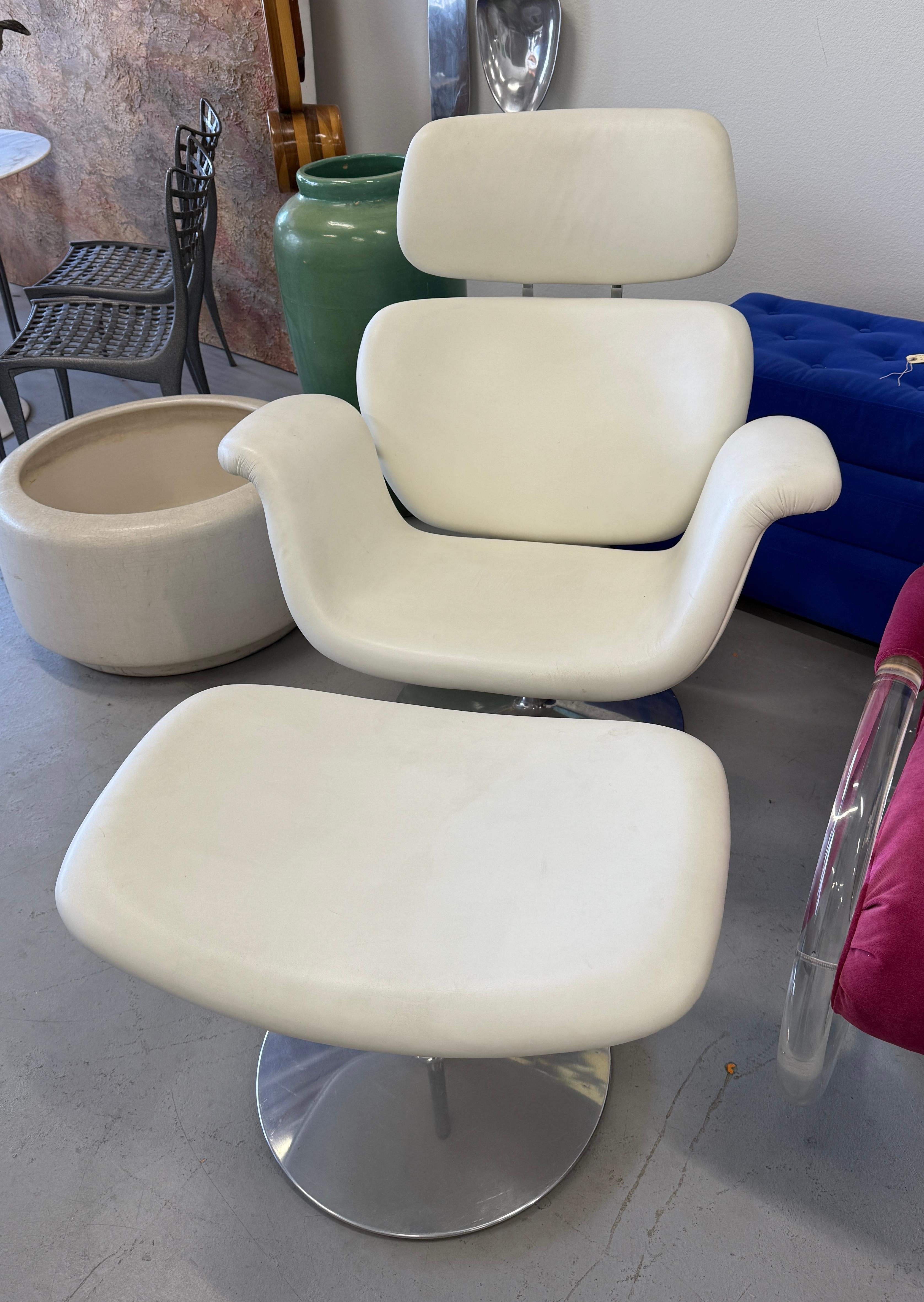 Pierre Paulin for Artifort Big Tulip Chair in White Leather For Sale 5