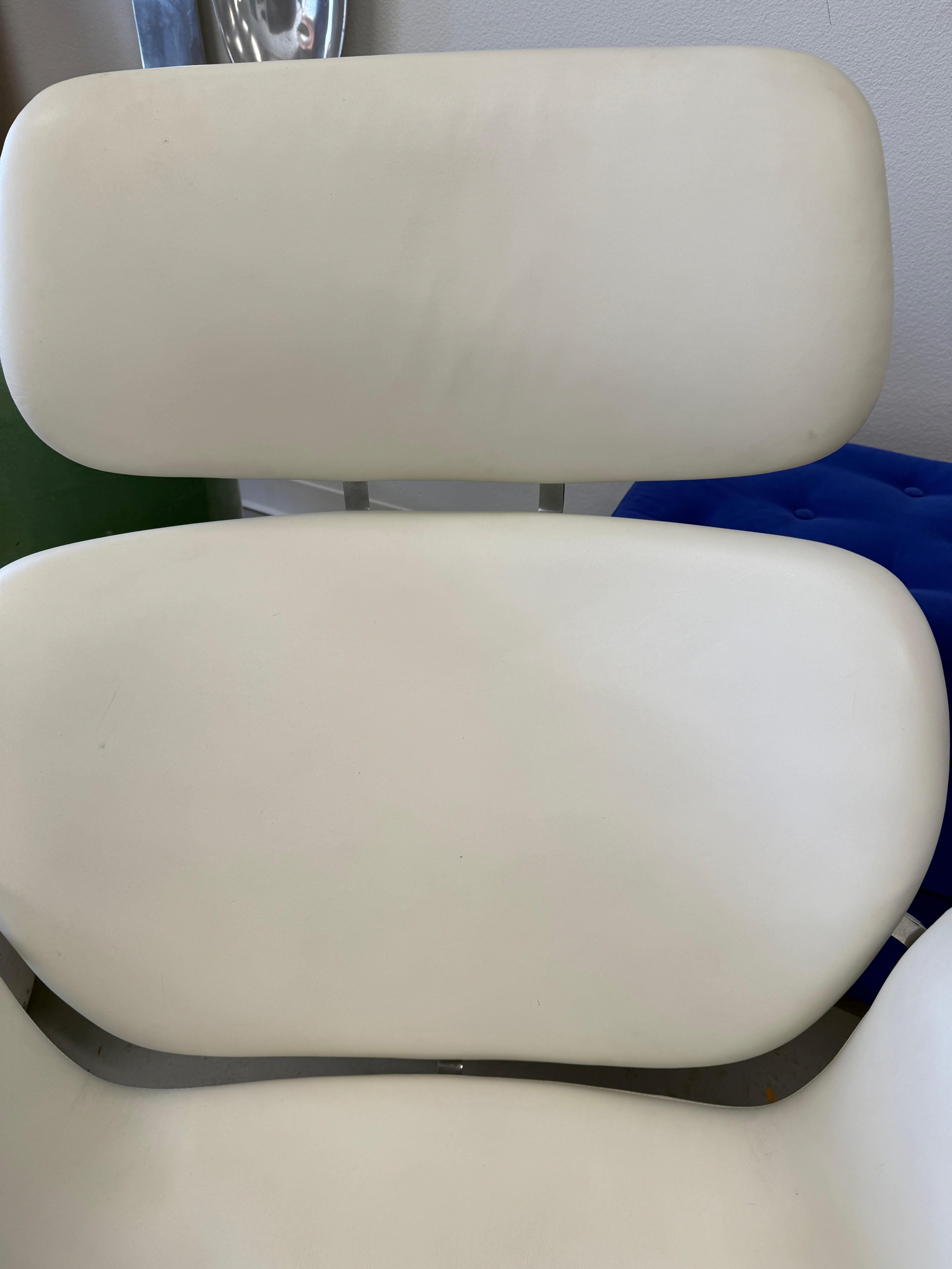 Pierre Paulin for Artifort Big Tulip Chair in White Leather For Sale 8