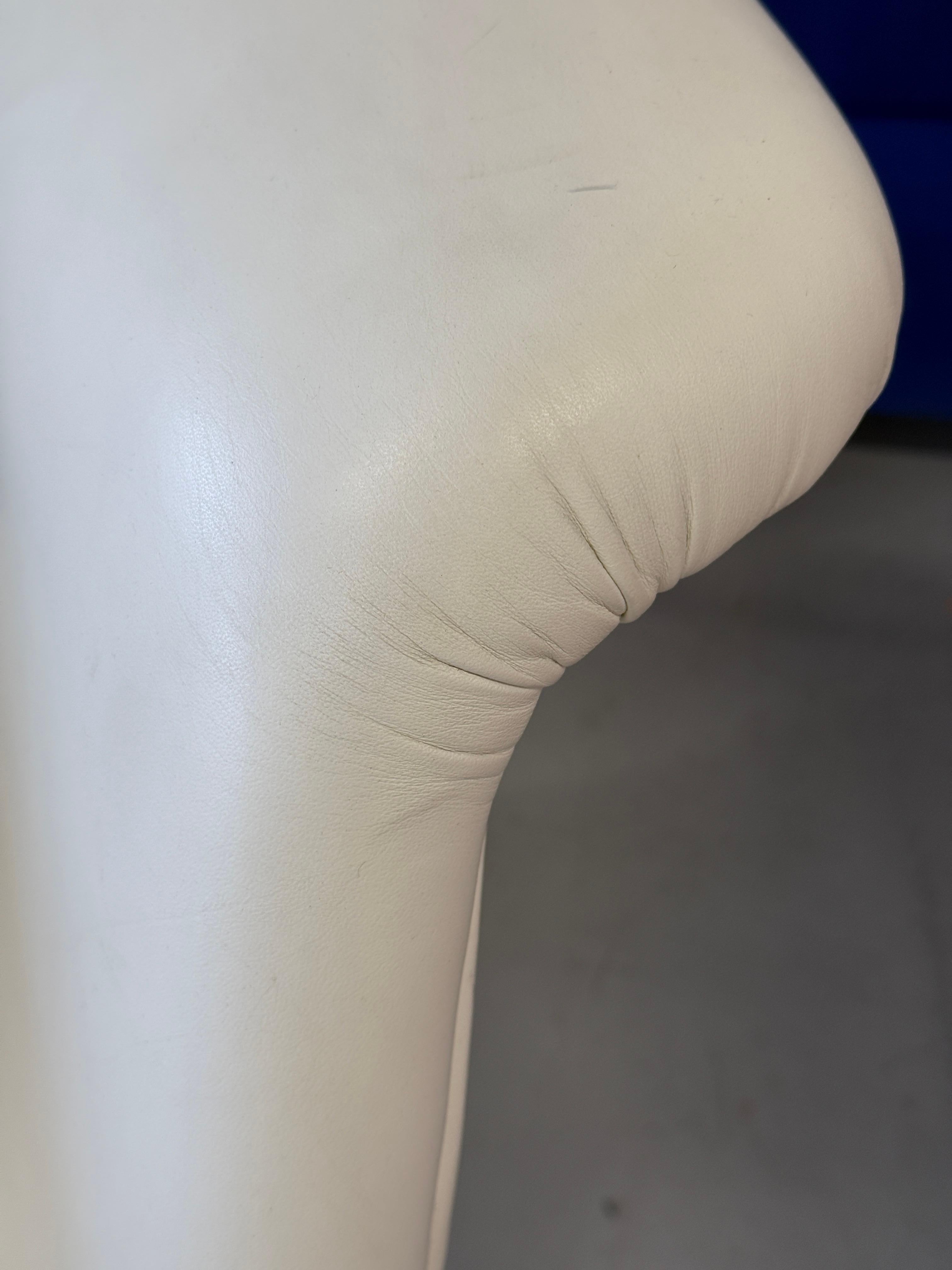Pierre Paulin for Artifort Big Tulip Chair in White Leather For Sale 9