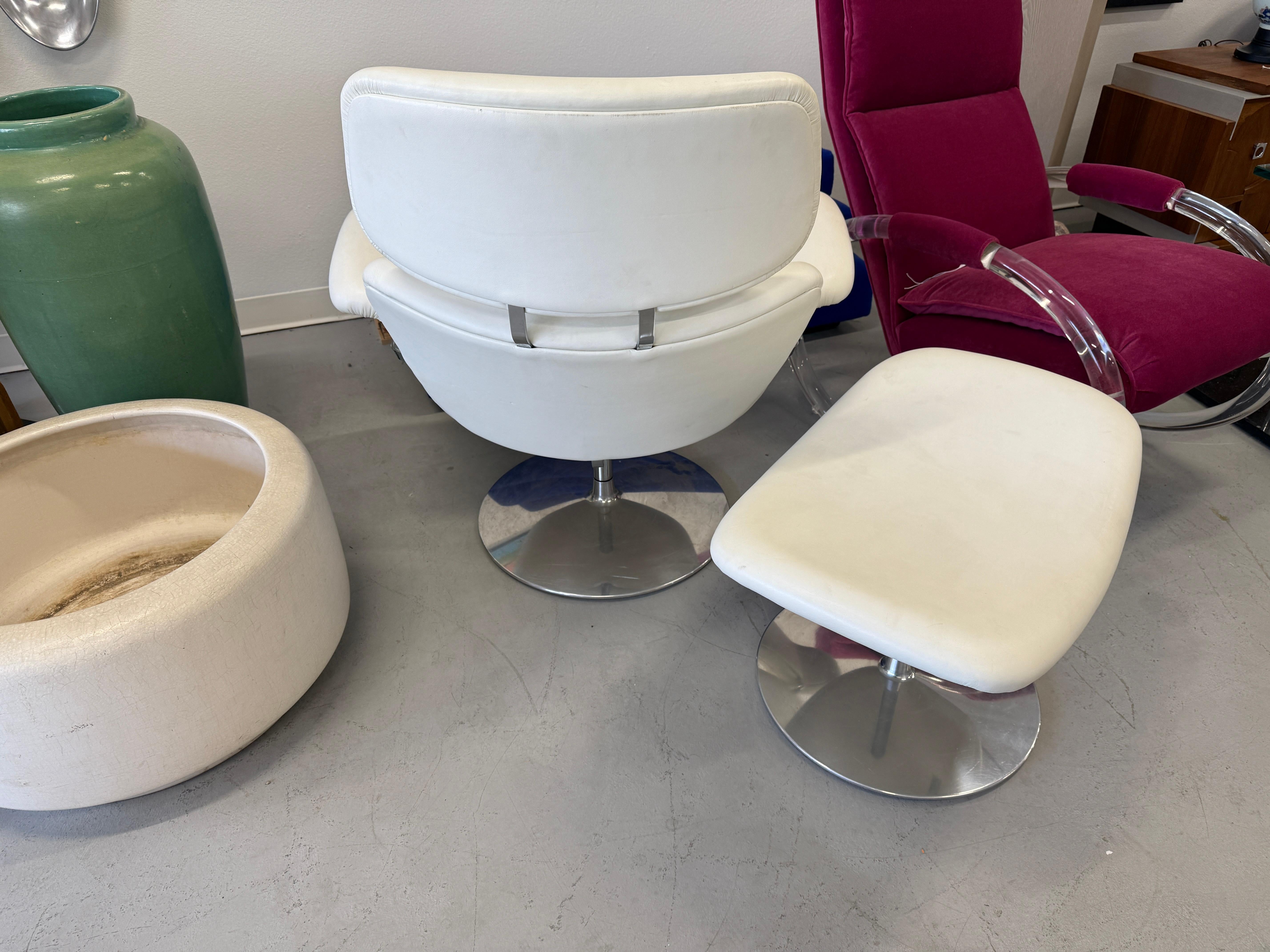 Pierre Paulin for Artifort Big Tulip Chair in White Leather For Sale 10