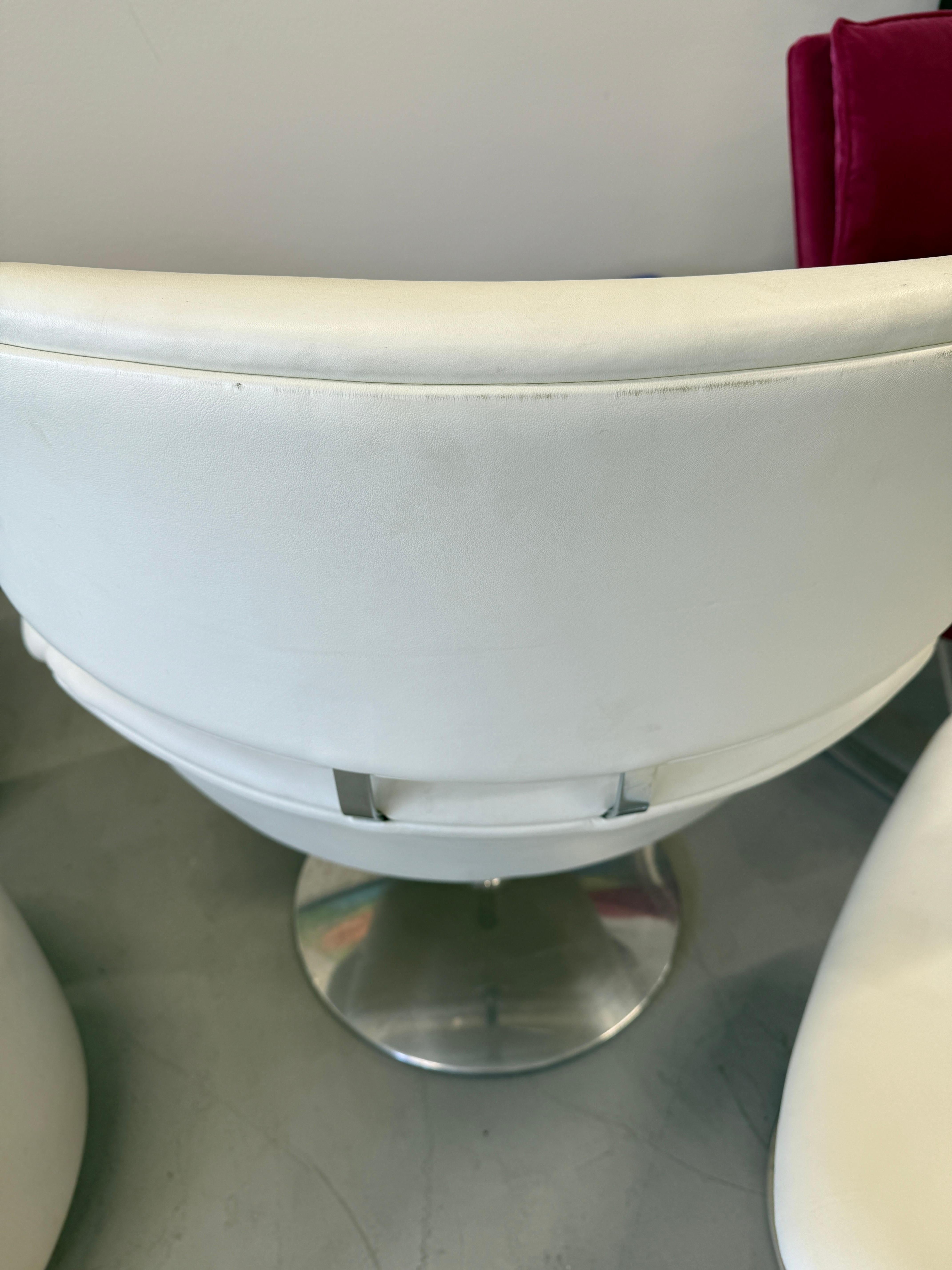 Pierre Paulin for Artifort Big Tulip Chair in White Leather For Sale 11