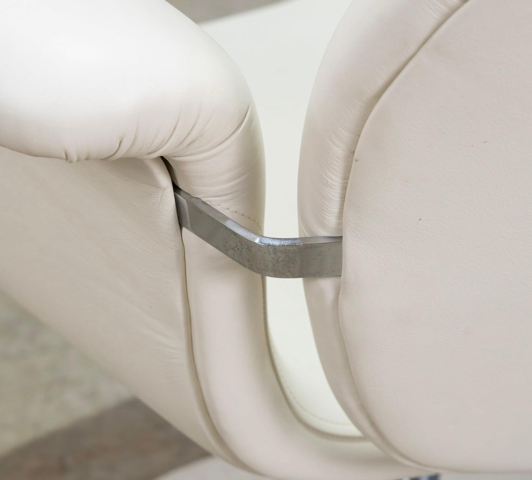 Hand-Crafted Pierre Paulin for Artifort Big Tulip Chair in White Leather For Sale