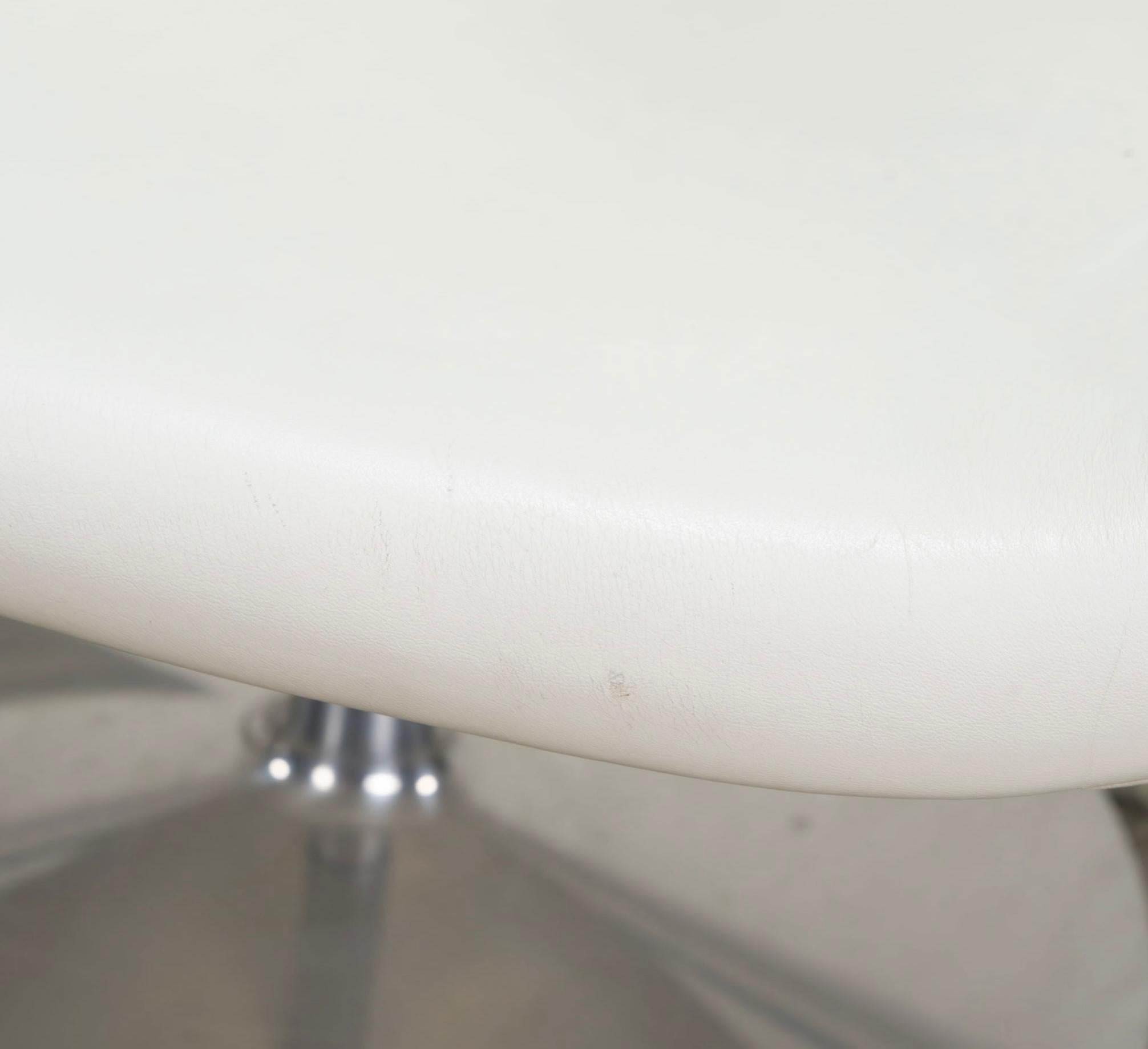 Contemporary Pierre Paulin for Artifort Big Tulip Chair in White Leather For Sale
