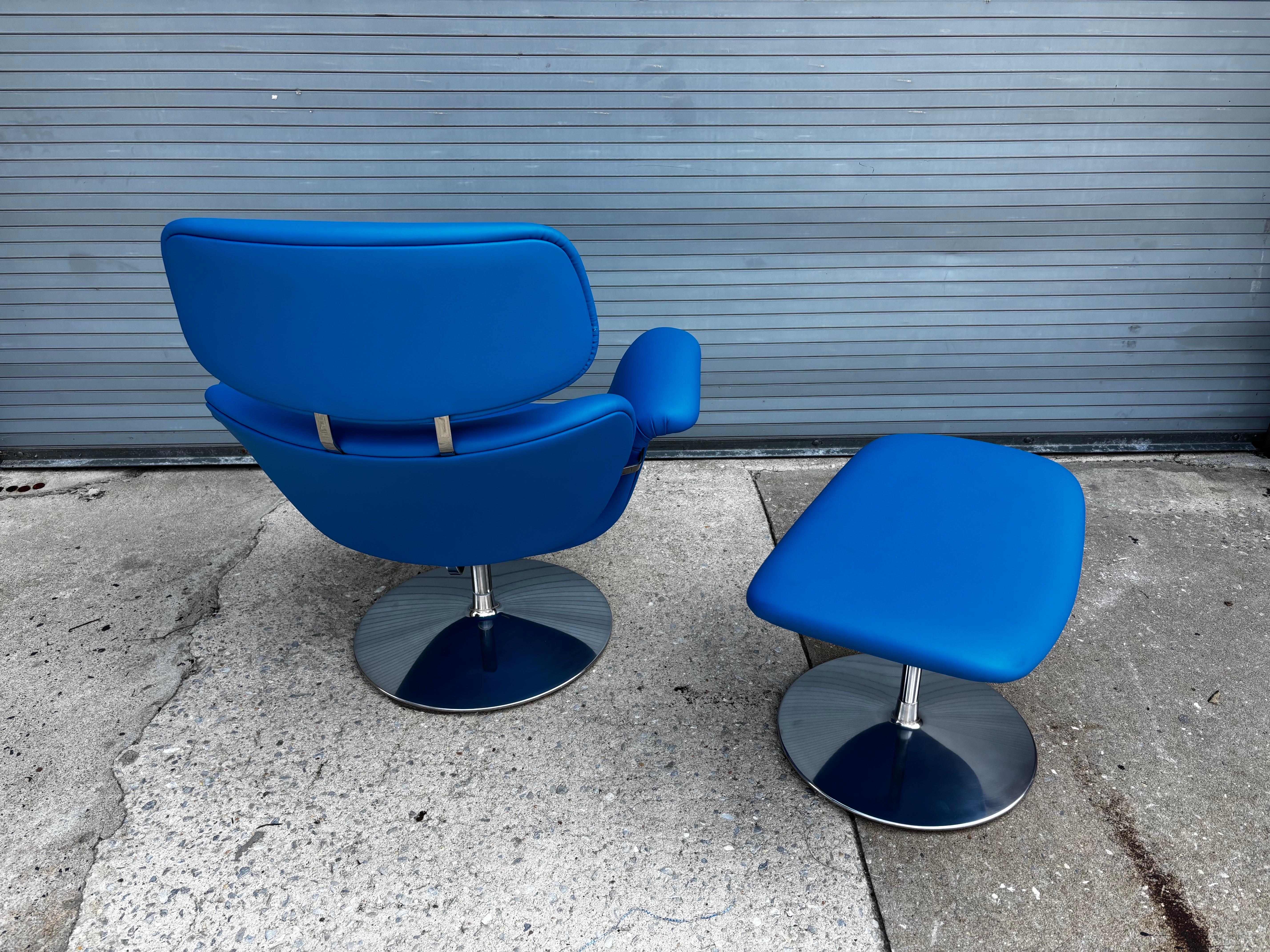Pierre Paulin pour Artifort Chaise tulipe et pouf en cuir bleu en vente 5