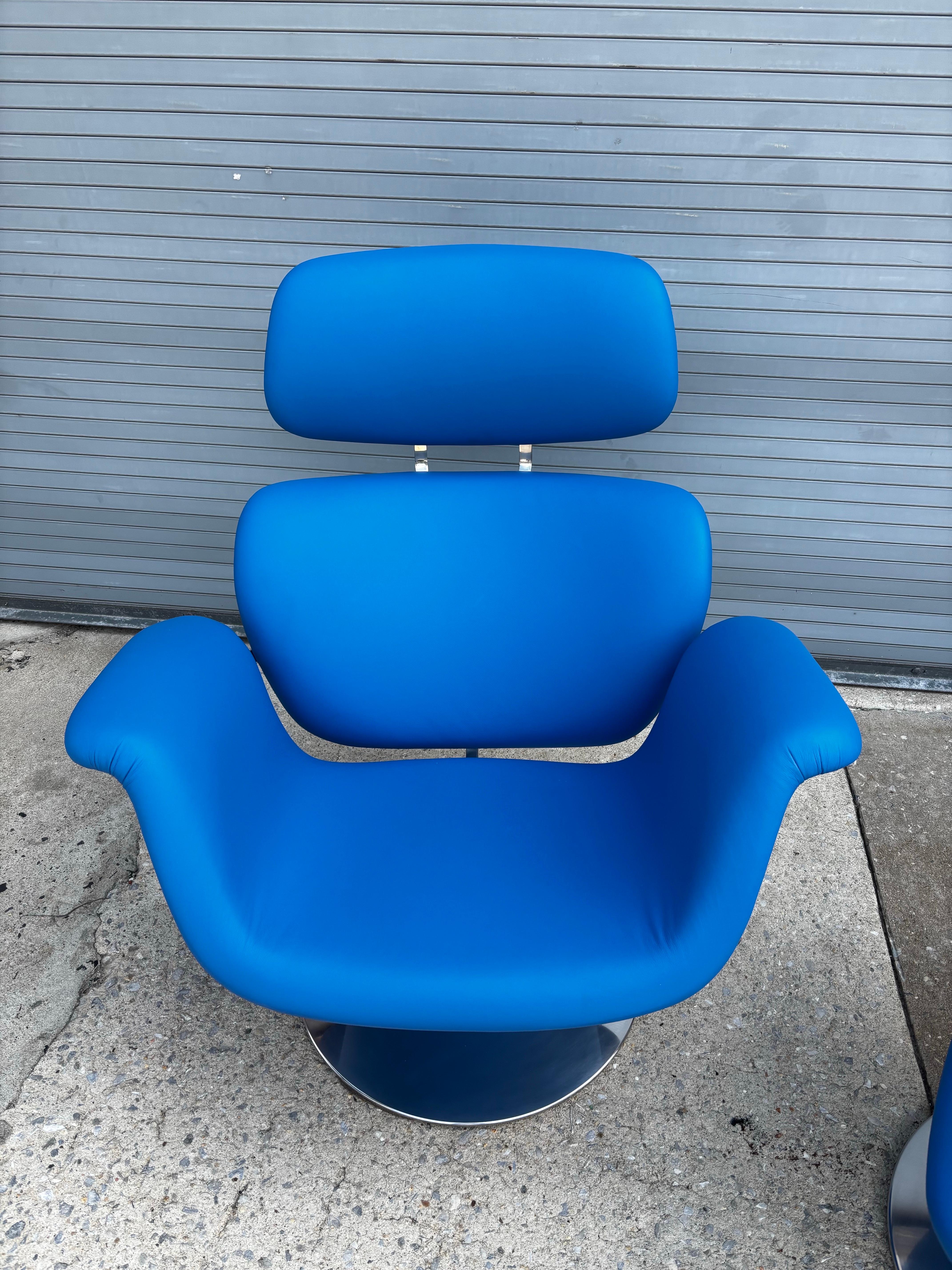 Scandinave moderne Pierre Paulin pour Artifort Chaise tulipe et pouf en cuir bleu en vente
