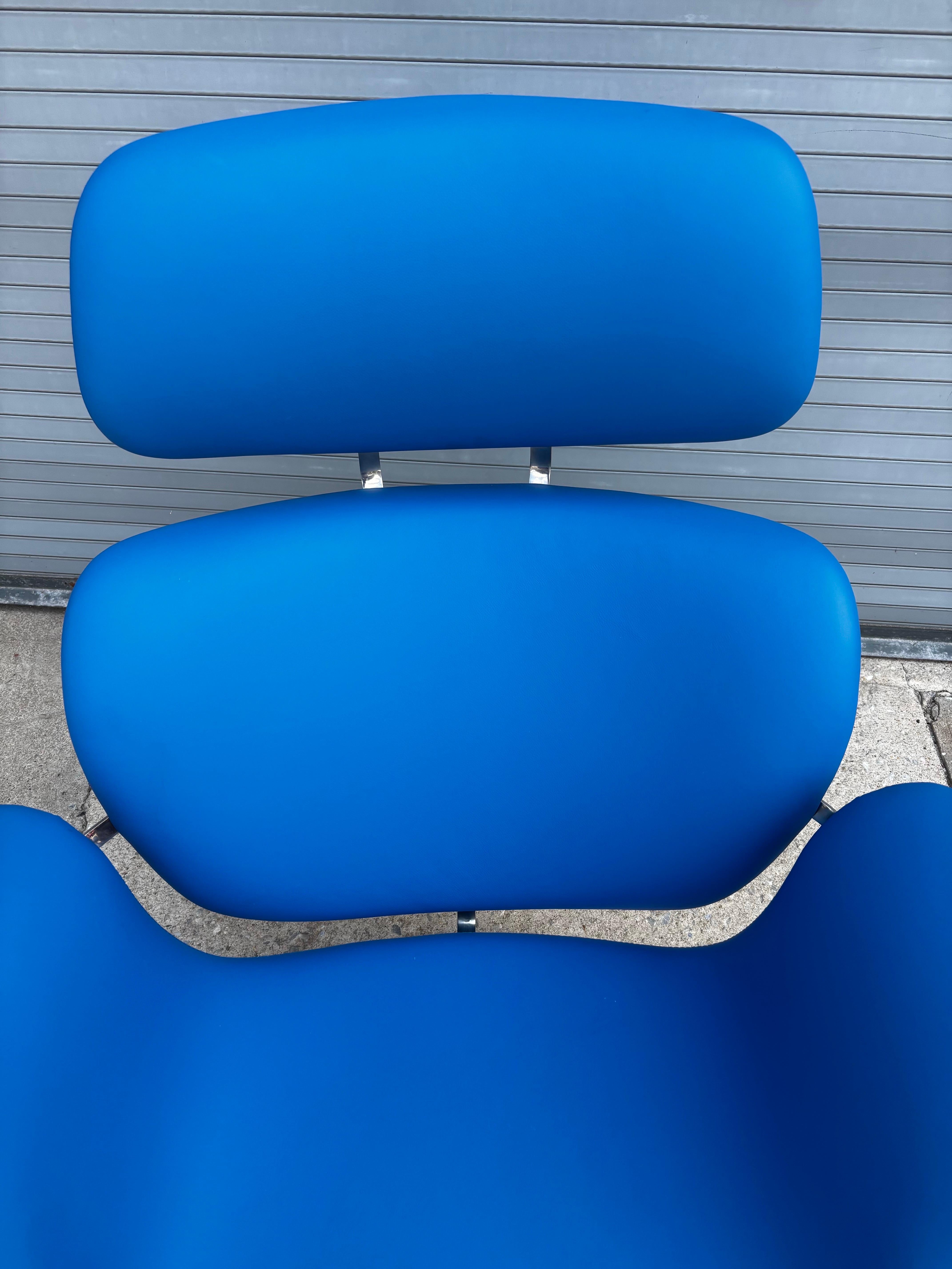 Néerlandais Pierre Paulin pour Artifort Chaise tulipe et pouf en cuir bleu en vente