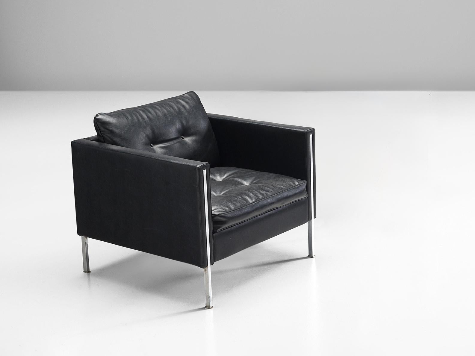 Pierre Paulin for Artifort, lounge chair, model '442/3', leather, steel, The Netherlands 1962.

A design by Pierre Paulin that radiates a modern minimalist look featuring simple geometry and clear contours. The combination of the materials enhances