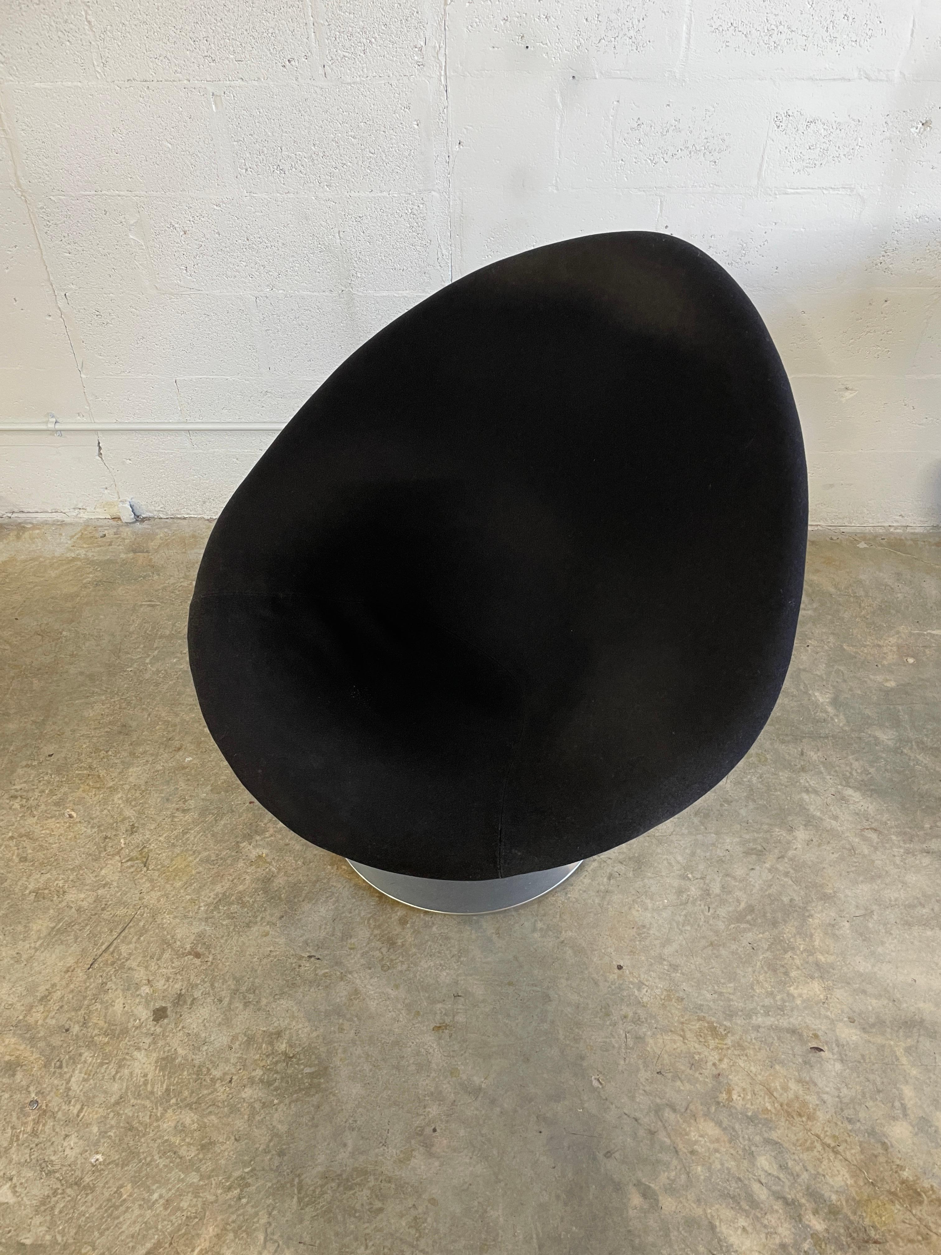 Pierre Paulin for Artifort Mid Century Big Globe Chair In Good Condition For Sale In Fort Lauderdale, FL
