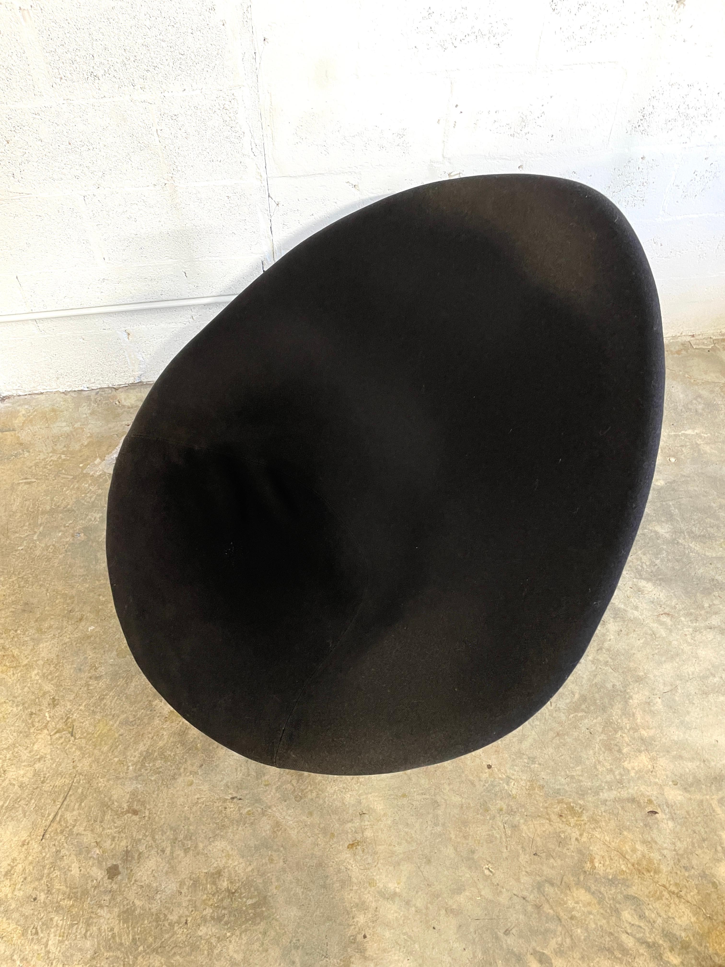 Fabric Pierre Paulin for Artifort Mid Century Big Globe Chair For Sale