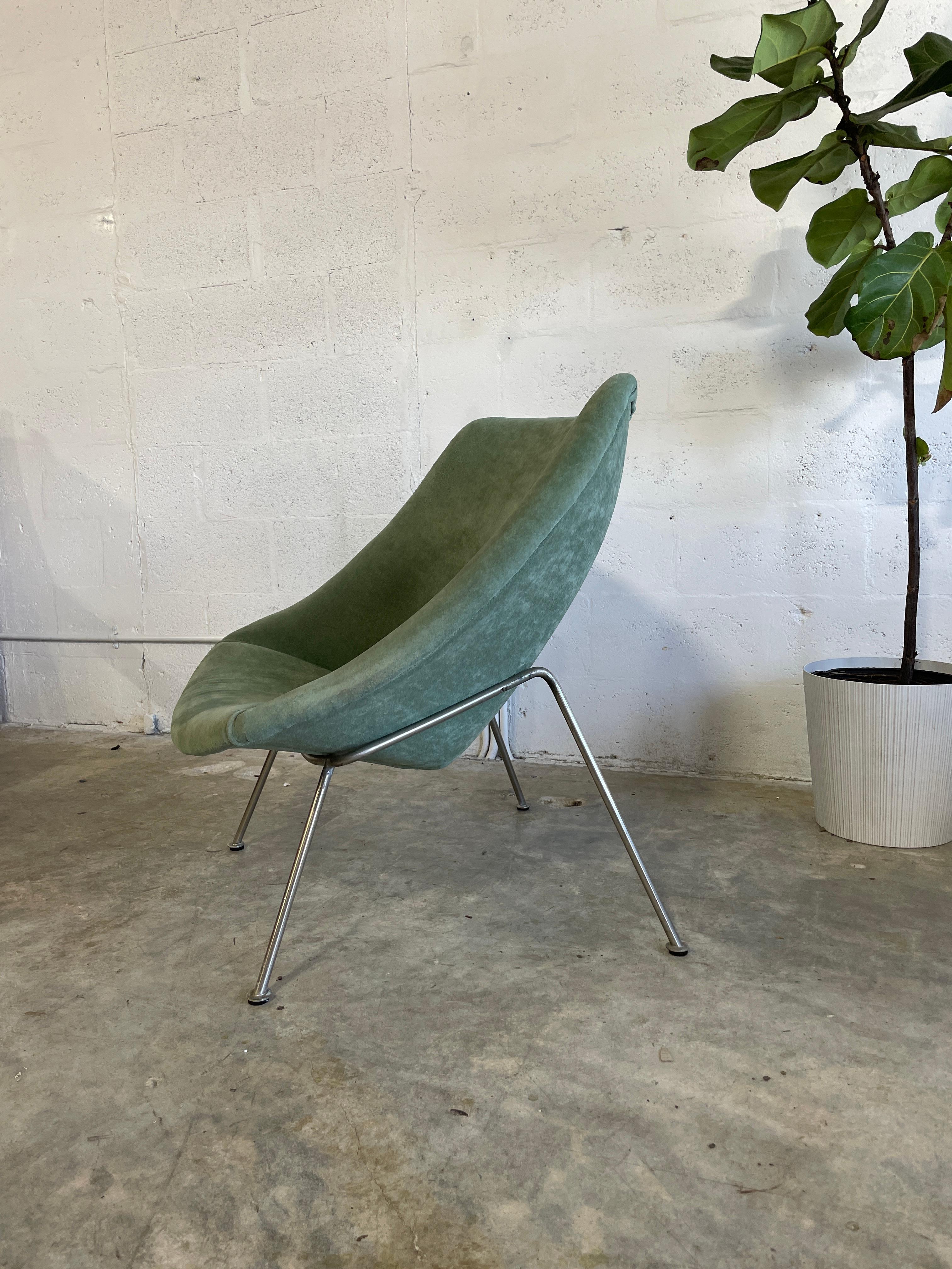 Mid-Century Modern Pierre Paulin for Artifort Oyster Chair Mid Century For Sale
