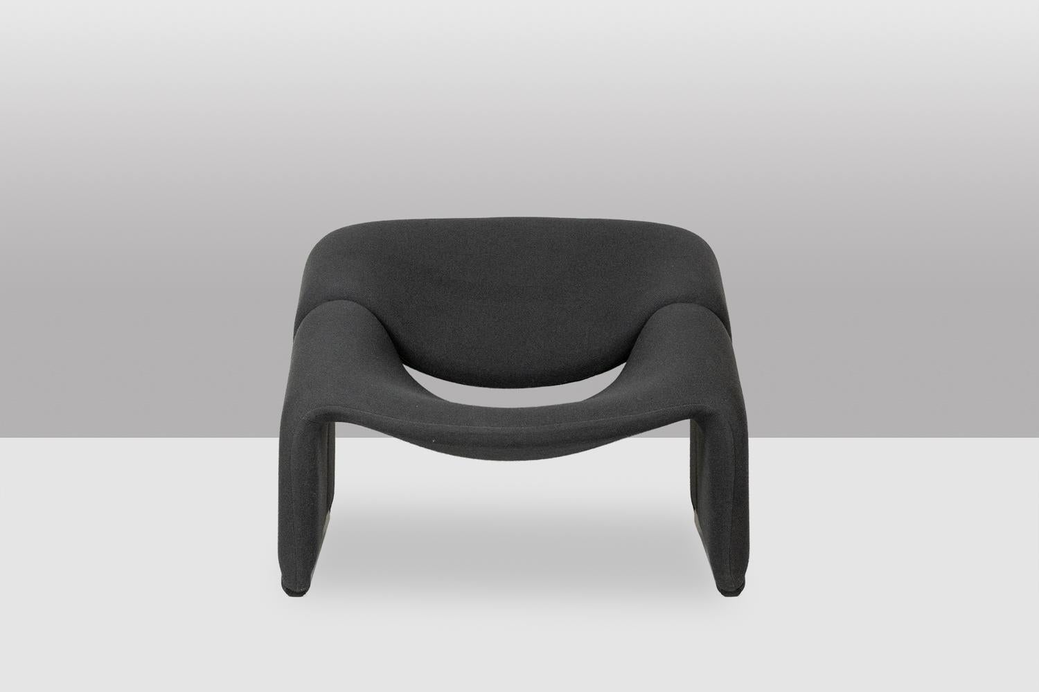 Molded Pierre Paulin for Artifort. Pair of “Groovy” armchairs. 1970s-80s For Sale