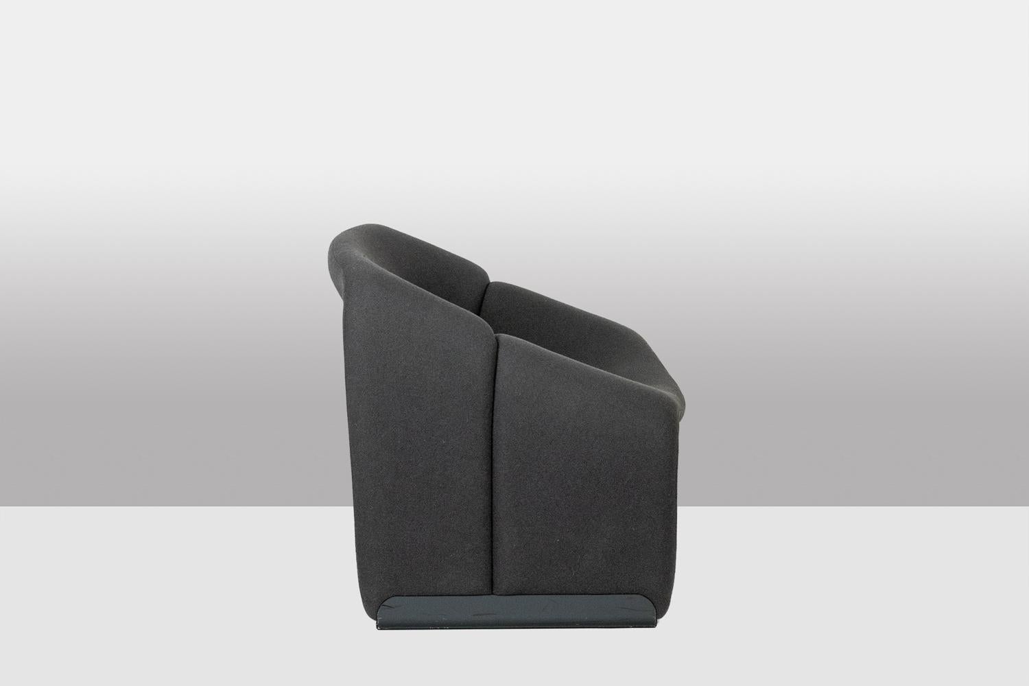 Pierre Paulin for Artifort. Pair of “Groovy” armchairs. 1970s-80s In Good Condition For Sale In Saint-Ouen, FR