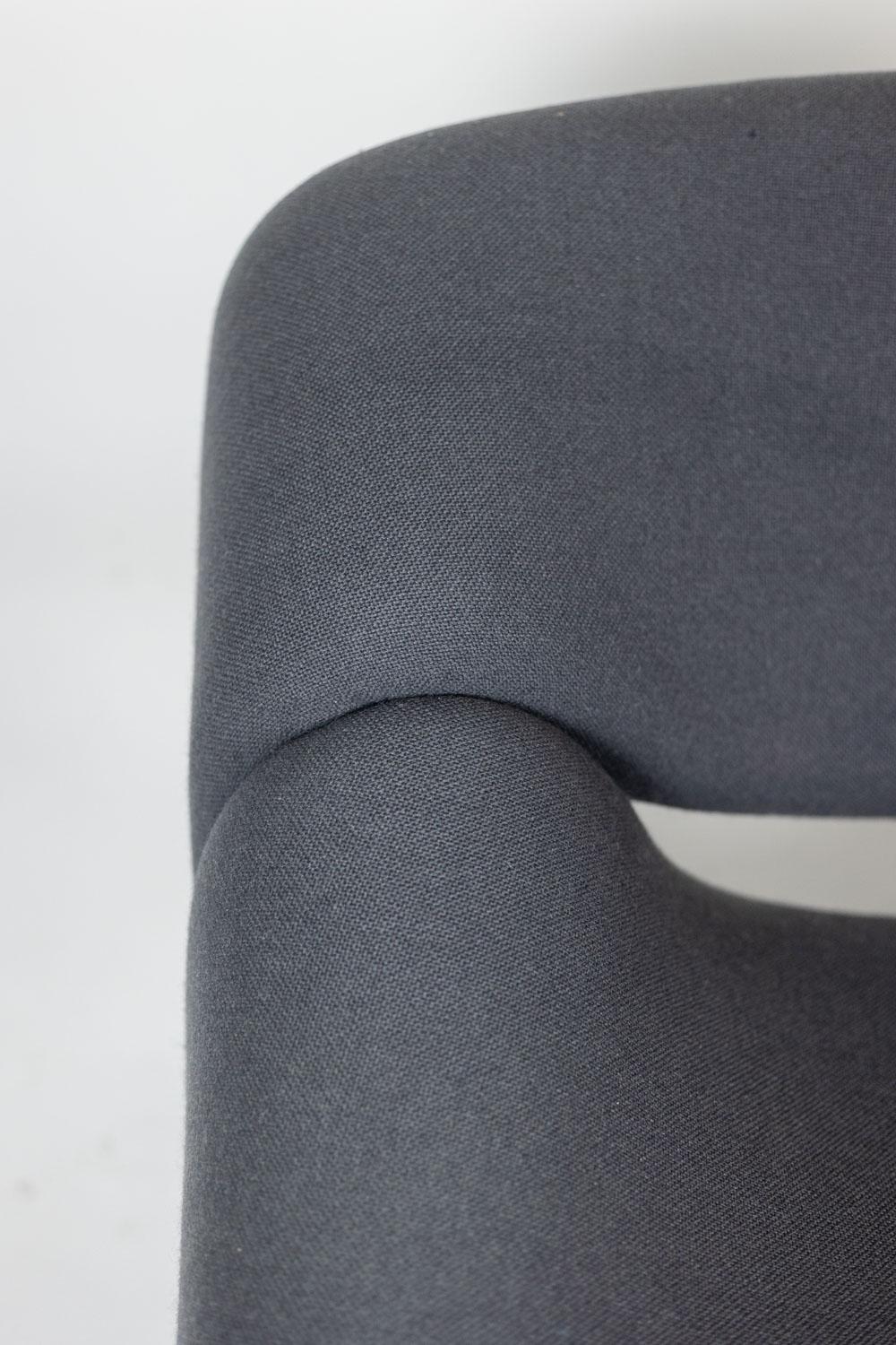 Metal Pierre Paulin for Artifort. Pair of “Groovy” armchairs. 1970s-80s For Sale