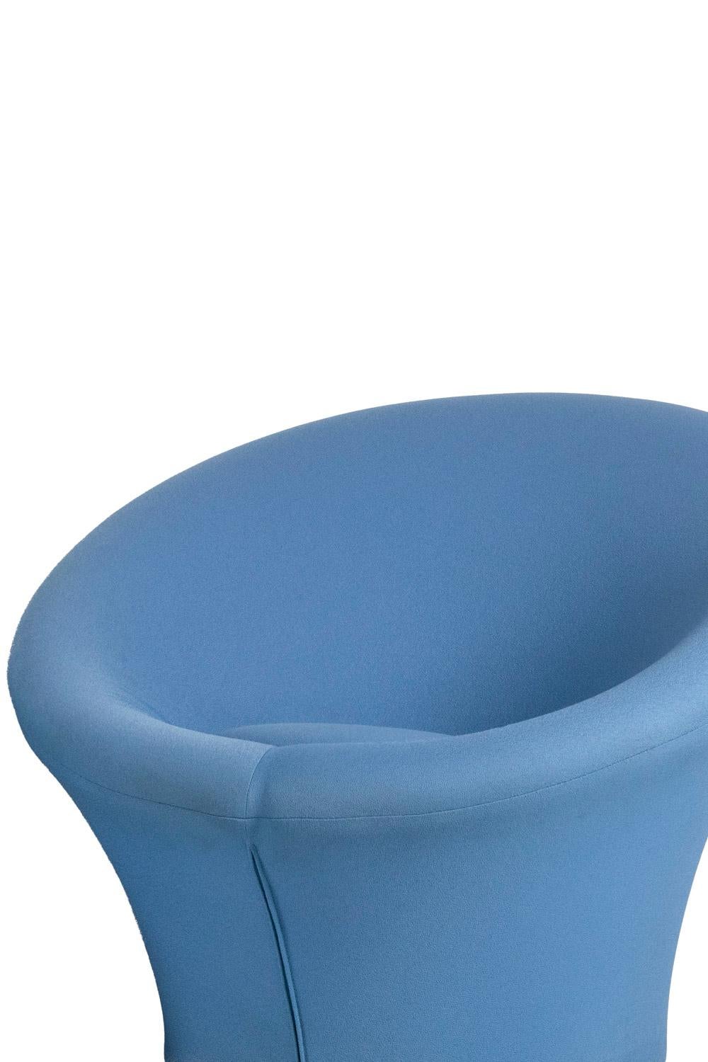 Pierre Paulin for Artifort, signed.

Pair of “Mushroom” model armchairs, blue in color.
