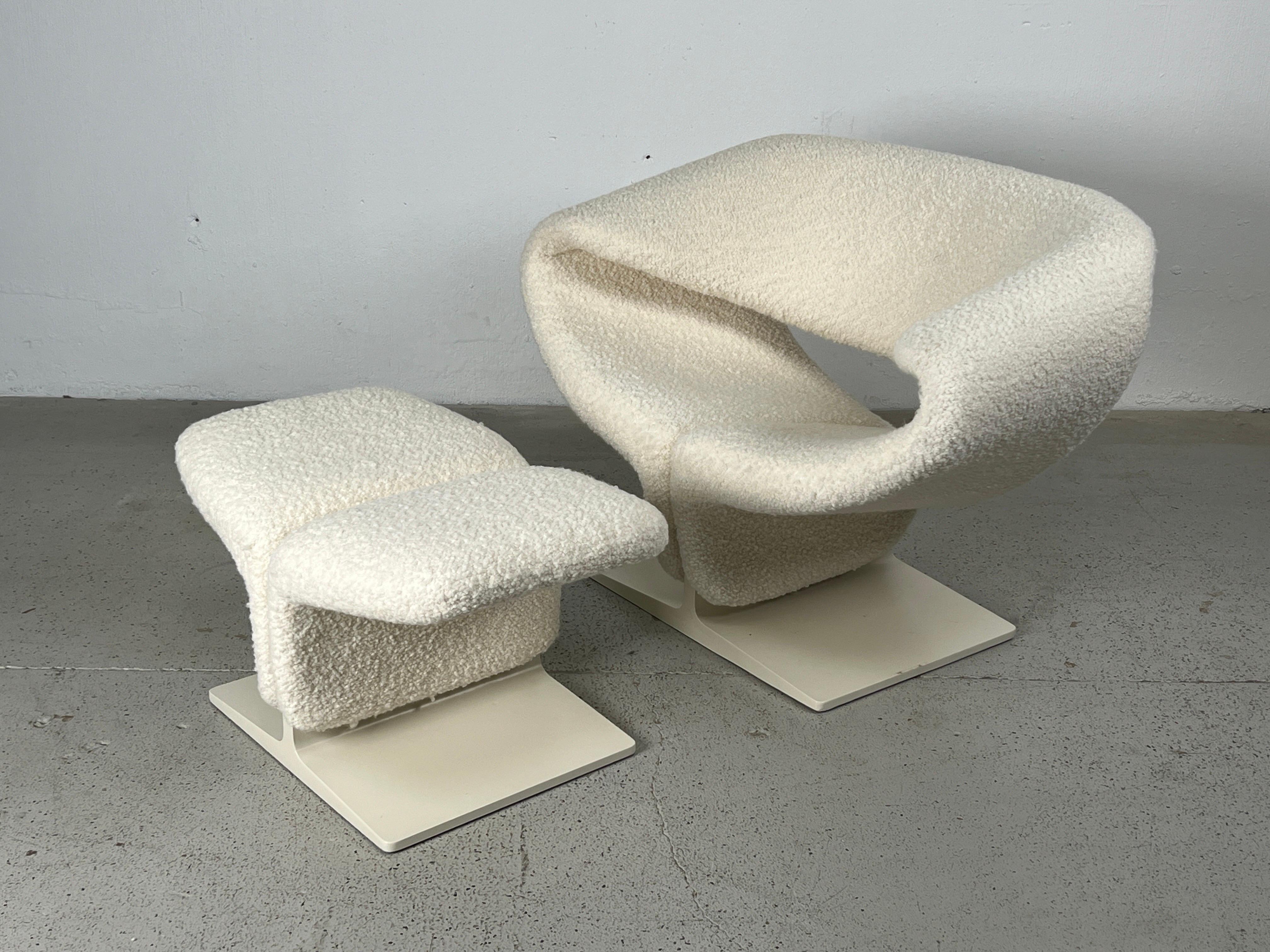 Pierre Paulin for Artifort Ribbon Chair and Ottoman  In Good Condition For Sale In Dallas, TX